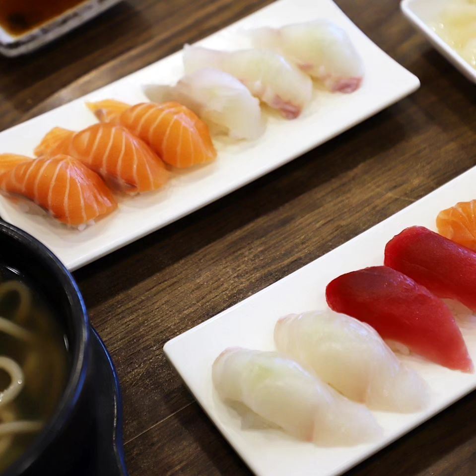 #협찬_ 초밥😁
먹을수록 맛나는 초밥🍣 
저렴한 가격에 맛있는 초밥집 #여우골서교점

연어초밥 최고
온초밥 굳굳 
참치회도 대박 맛있어요
가성비까지 굳

줄서서 먹는 이유
알겠네요😁

주소: 서울시 마포구 월드컵북로1길 20
tel. 02-338-8717

#여우골 #여우골서교점 #서교여우골 #홍대초밥 #홍대맛집#홍대초밥맛집 #홍대스시 #홍대역맛집 #홍대입구역맛집 
#서울초밥맛집 #서대문맛집 #신촌맛집 #초밥맛집 
#온초밥 #초밥맛집 #서울초밥맛집 #이대맛집 #홍대맛집 
#서대문맛집 #연어초밥맛집 #홍대맛집 #참치맛집