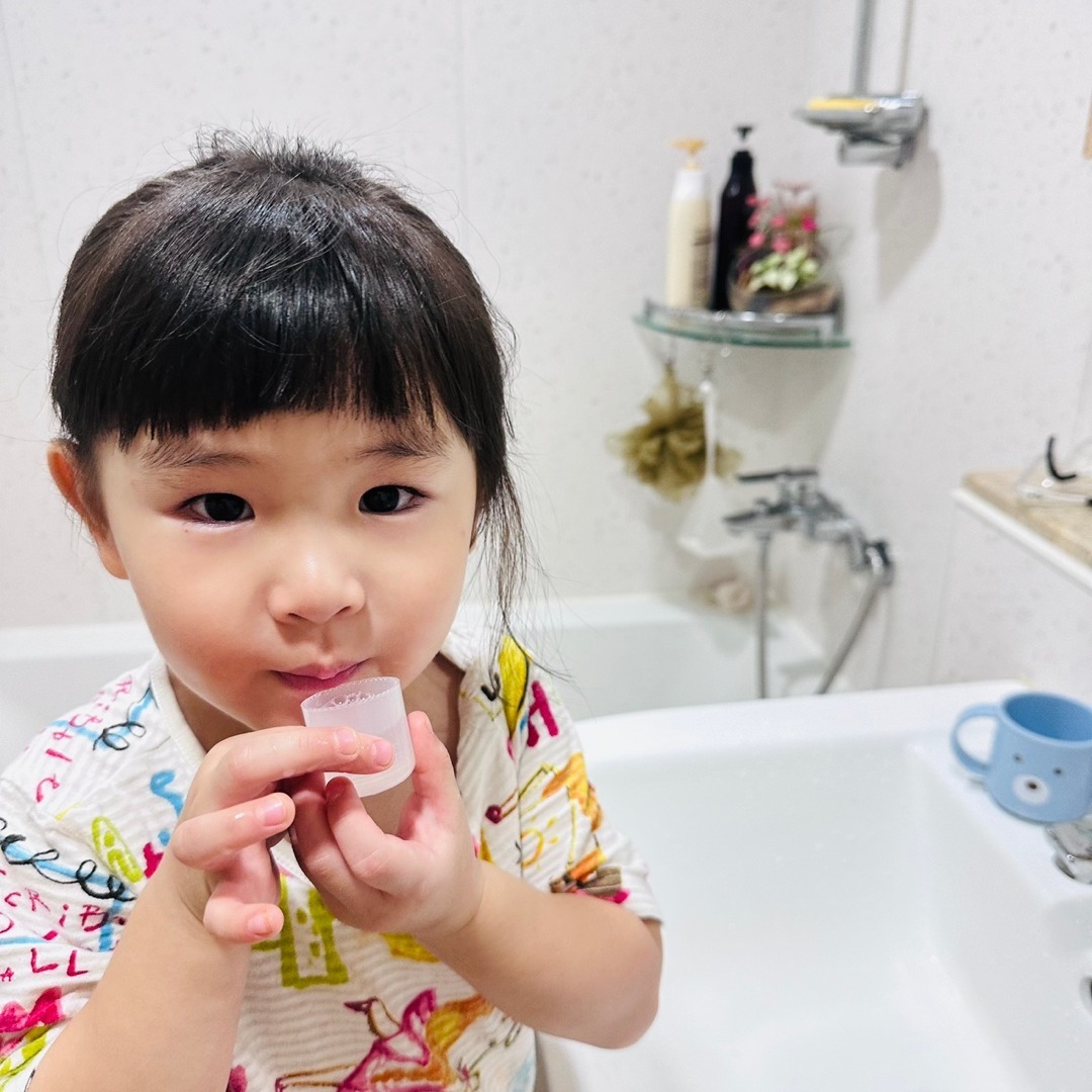 #협찬
엄빠 이를 닮아 벌써 충치가 생긴 우리 애들...
칫솔질과 치약으로 부족한 부분을
가글로 보완해보고자 마련한

가족의 가글을 ALL 바르게
가그린 가족 세트!

알찬구성으로 온가족 치아를 건강하게~

어른용 가그린은 충치예방, 프라그 제거, 구취제거, 
치은염 예방, 구강 정화 효과

어린이 가그린 에탄올 무첨가! 
충치예방, 구취제거, 불소 성분은 확실하게!

색소는 NO 그래서 안심^^​

30초(아이는 60초)가글로
칫솔질이 닿지 않는 굴곡진 입안 곳곳 프라그 제거, 
충치예방, 치은염 예방까지 한 번에 관리!

#가그린가족세트 #가그린 #가글추천 #온가족가글추천