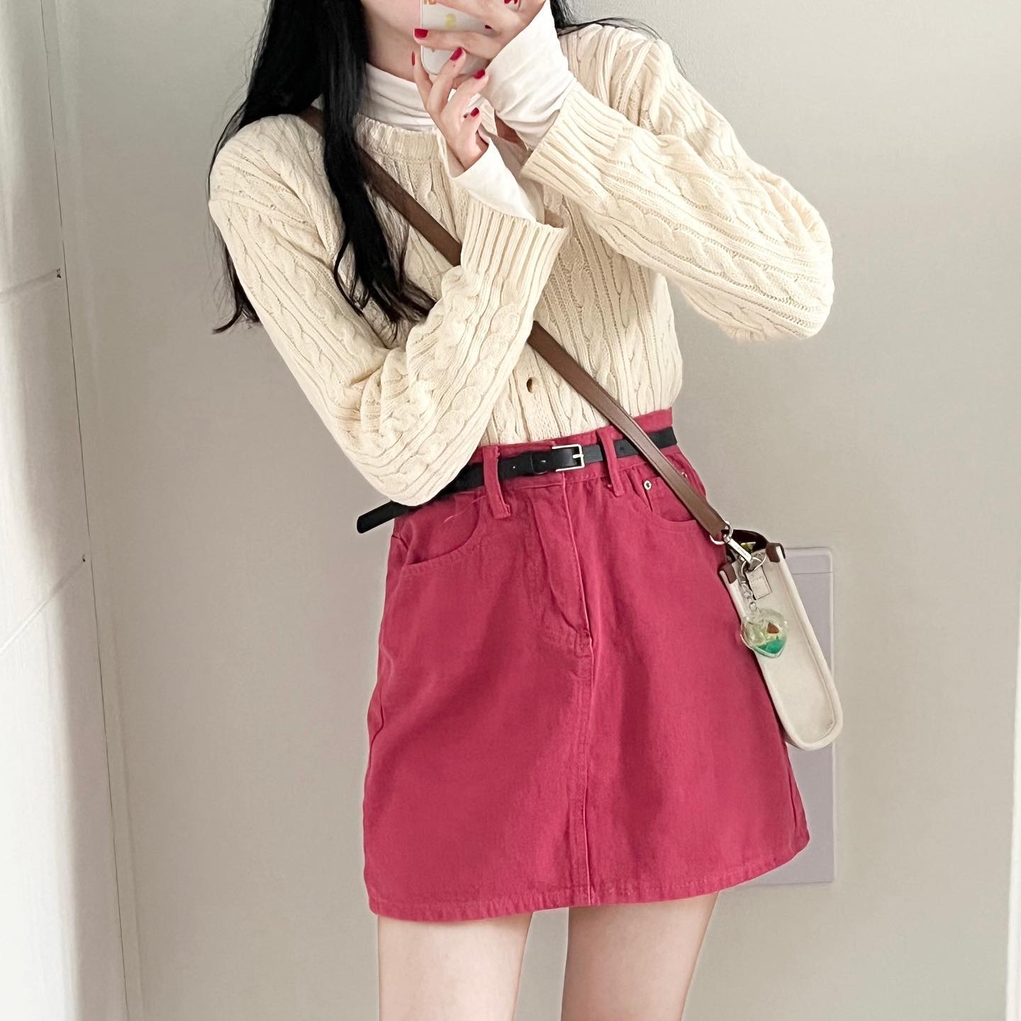 오늘도 데이트룩💗 스토리에 올려놓고 업로드를 깜빡했지 뭐람? (콩) 핫핑쿠 넘 상큼하지? 얼른 겨울 옷 올려야 하는데. . 쥬쥬 요즘 쵸큼 바빠서. . 12월에 왕창 들고 올테야˚ෆ*₊ 날씨가 많이 추워졌는데 다들 감기 조심하렴˚₊·—̳͟͞͞♡
