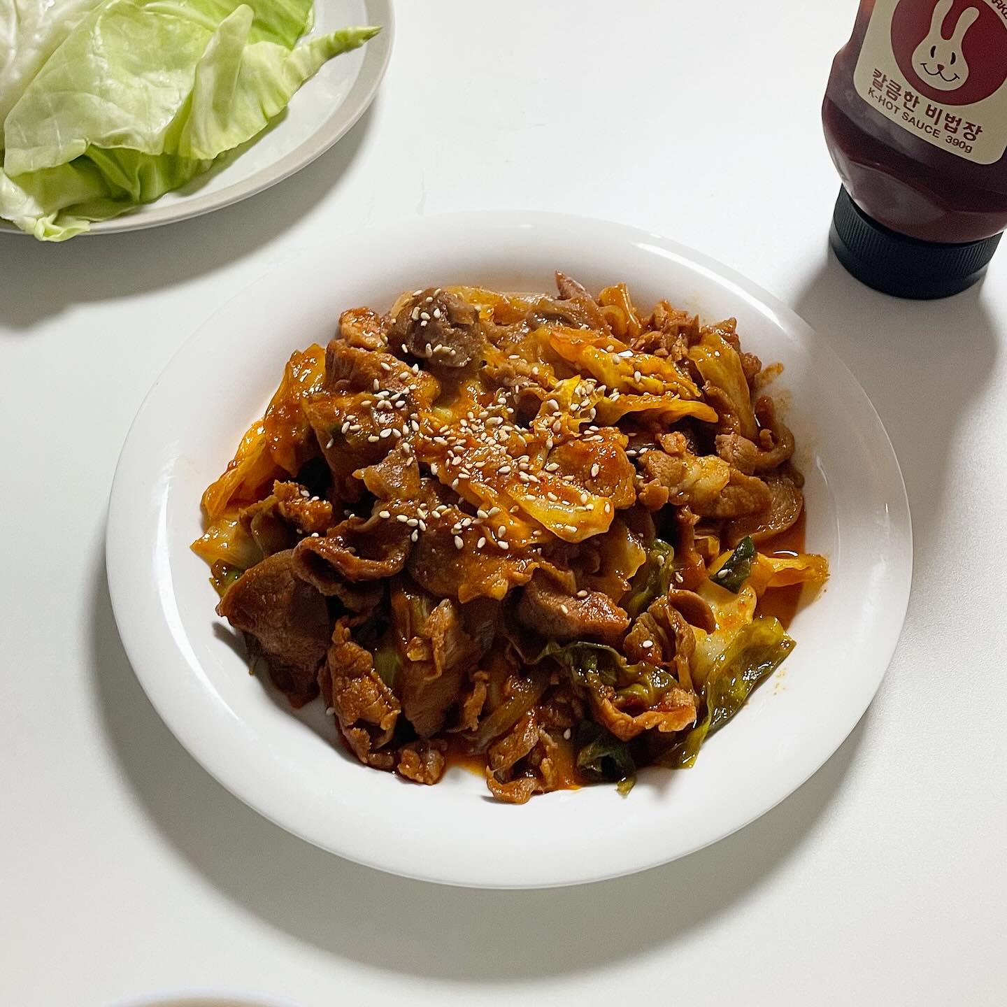 🌞금토끼마켓 칼큼한 비법장
.
만능 비법장으로 만든 제육볶음❤️‍🔥 고기 야채에 비법장만 휘리릭 넣고 볶으면 완성! 맛도 좋고 넘 편해요☺️ 요 비법장 완성하는데 10년이나 걸리셨다네요 짱맛탱!!!
.
.
.
.
.
#먹스타홍홍 #금토끼마켓 #칼큼한비법장 #제육볶음