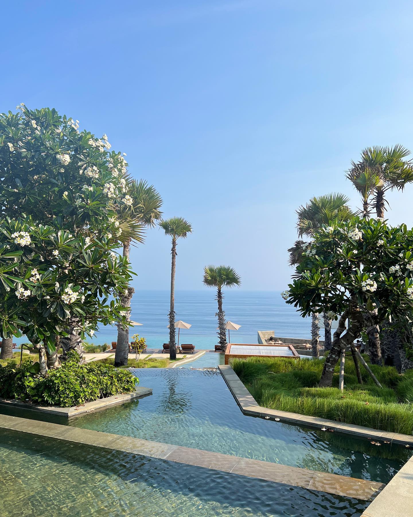 이제는 돌아갈 시간🌴

여름휴가도 가지 않았던 우리에게 
2024년을 조금 더 멋있게 살기위해 그리고 
올해를 돌아보기 위해 꼭 필요했던 여행. 
그렇게 더 많은 것들을 다짐하고 또 기약하며 -