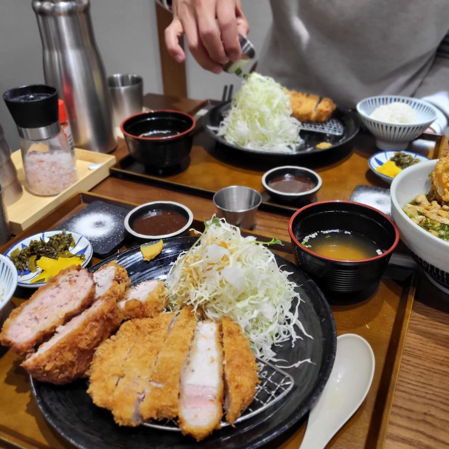 #크레이지카츠울산점 

삼산동 현대백화점 12층에 입점

서울에서 8년째
오픈런으로 줄서는
서울3대 돈카츠맛집이라고하네용!

어쩐지 여기만 인기맛집!!!

#삼산동맛집#울산맛집
#울산현대백화점맛집