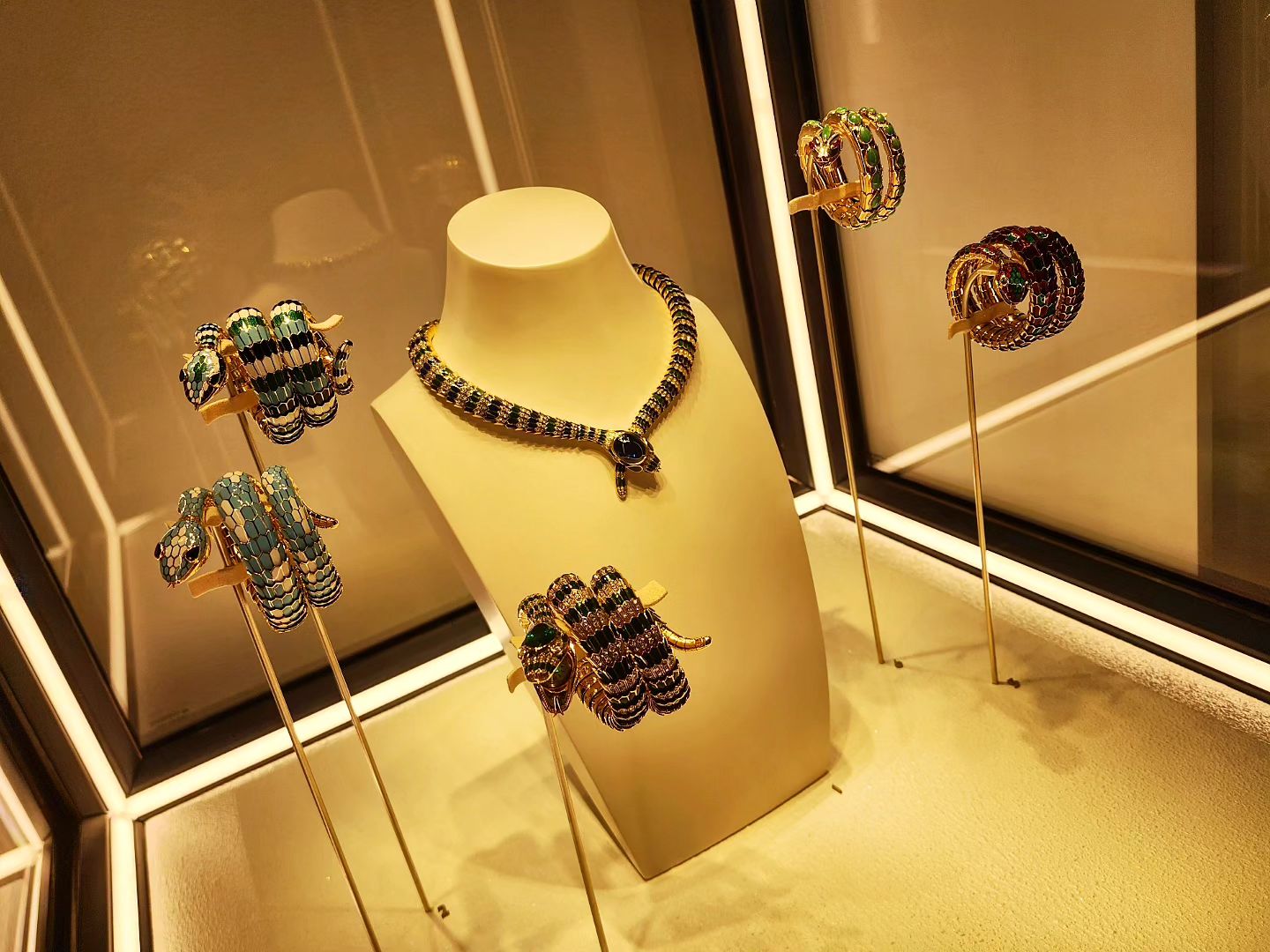 🐍
.
SERPENTI, 75years of infinite tales
*2023.06.23.~2023.07.31.
.
#삼청동 #국제갤러리 #불가리 #전시회 #exhibition #FineJewelry #전시회스타그램 #전시 #별그램🌟 #모든것에감사하기🙏 #이또한지나가리라 #화이팅