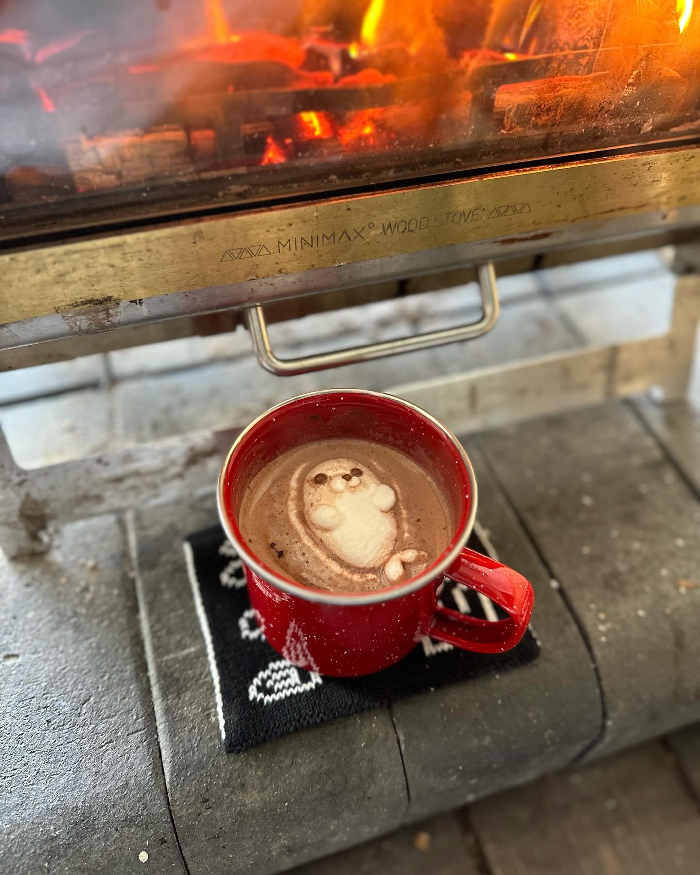 _
𝐇𝐚𝐩𝐩𝐲 𝐡𝐨𝐥𝐢𝐝𝐚𝐲 🖤 🎅🏻🛷🥤

혼쟈도 행벅했떤 클캠..이었쬬! 
오늘은 사랑하는 가족과 함께!!
모두~ 메리크리스마스🎄

#christmas #christmasmood🎄