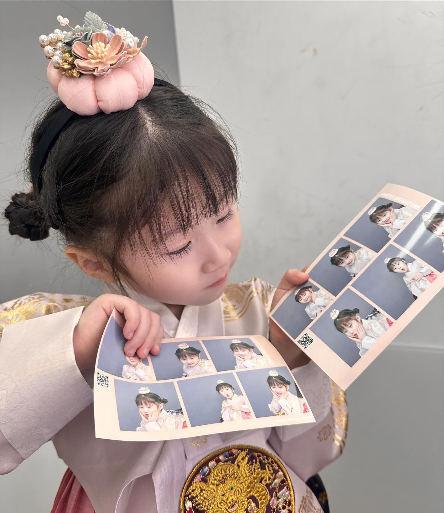예쁜 내 콩콩이♥
다섯 살 언니 되더니 요즘 말도 너무 잘 하고
같이 놀러 다닐 맛 나네잉♥(⸝⸝⸝ᵒ̴̶̷̥́ ᵕ ก̀⸝⸝⸝) ෆ
#한참예쁜거좋아할나이 
.
.
.
#예나콩일상