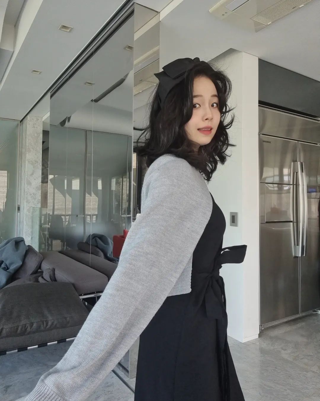 힐링 제대로 하고 온 주말🤍

이번주 포스팅은 다
#마콤스테이 에서 촬영한
사진으로 도배될 듯 해요!

공간 하나하나가 너무 예뻐서 
사진 잔뜩 건지고 왔눈데...
보러왔주실거죠?ㅎㅎ

Place: stay.maqom
Headband: monbijou_official
Dress: delightj_official

#패션계정맞팔환영 #볼레로코디 #뷔스티에원피스 #헤어악세사리 #왕리본머리띠 #백설공주머리띠 #백설공주 #볼레로가디건 #뷔스티에코디