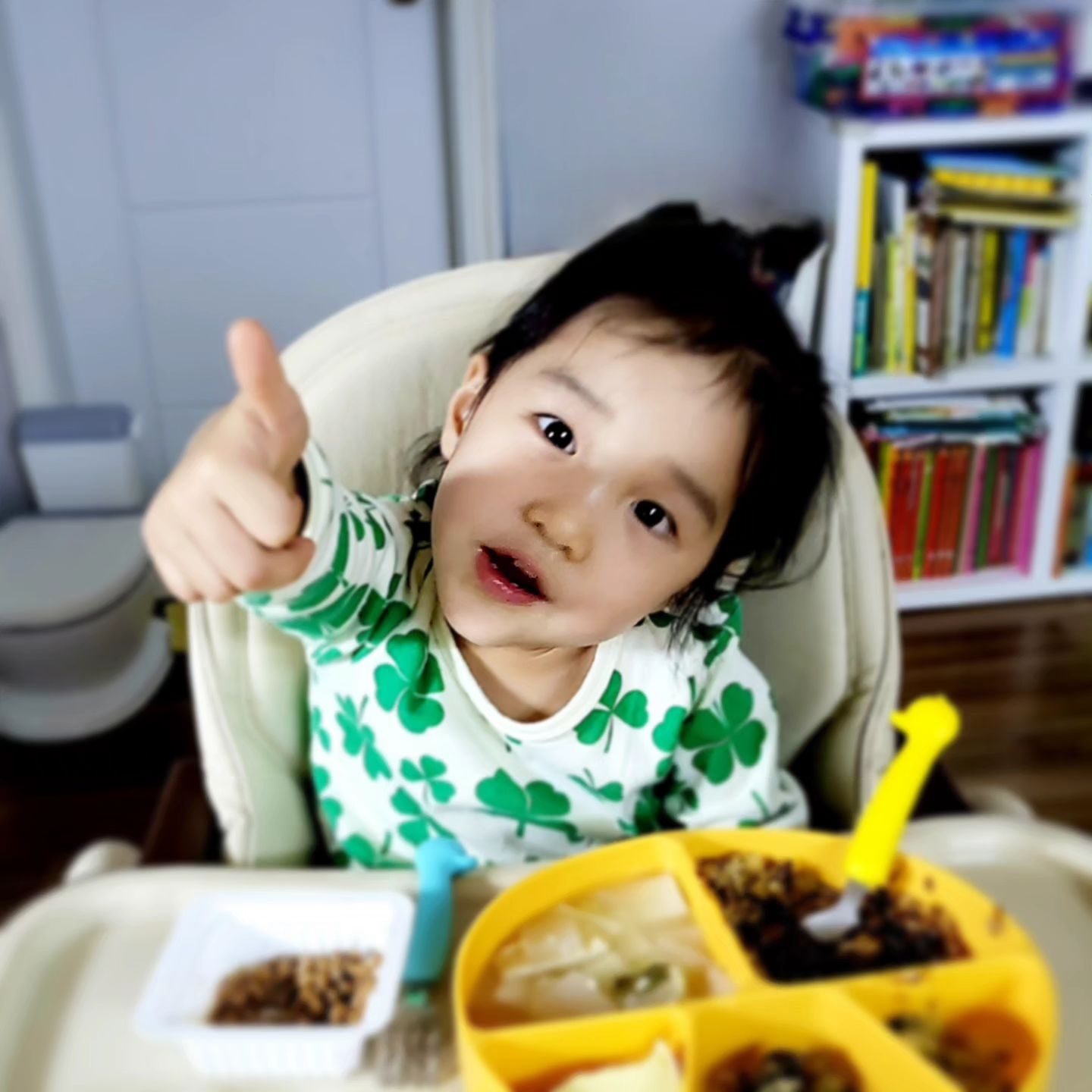 원하는 날짜에 맞춰 새벽배송해주는 아기반찬배달 서비스🥄
식재료도 다양하고 신선한게 보이고 양도 넉넉하다!무엇보다 아이도 맛있는지 잘 먹어주니 더할나위 없다🫶
원래 잘먹지만 골고루 더 잘 먹어주었던 울애기🤩

반찬 만들시간 없는 워킹맘, 그냥 요리가 어려운 요똥엄마에게 너무 좋은 듯👍
식단도 내가 짜거나 신경쓰지 않아도 알아서 골고루 바꿔주니 난 시키기만 하면 된다😇
yummytummy_for_kids

#협찬 #아기반찬 #유아반찬 #아기반찬배달 #반찬배달 #야미타미 #워킹맘 #반찬스타그램 #쥐띠맘 #36개월 #3살 #4살 #맘스타그램 #딸맘 #딸스타그램 #육아소통 #육아스타그램