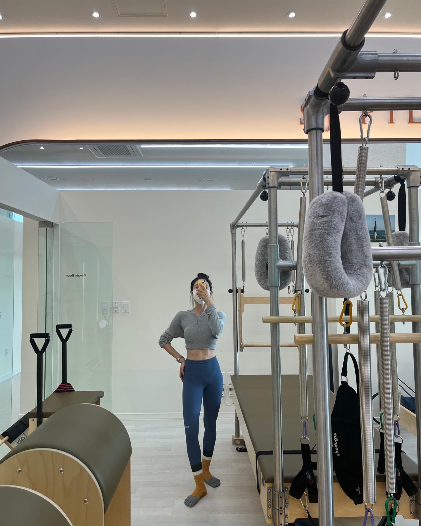 ⭐️오늘의 착장⭐️
상의: Bellide 
하의: Discovery 
양말: 젝시믹스 

장소 : SJ PILATES