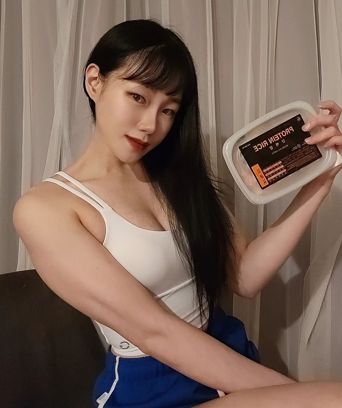 .
요즘 김밥도 4~5처넌 대인거 아시져...😟
4~5처넌 대에 탄단지 완벽과 맛도 😍👍🫶 
냉동인데도  플레이팅 까지 완벽하고
그 냉동 특유?의 맛이나 비린맛도 없는
완벽한 #윤식단 #단백밥 을 소개 해봅니당❤️
사진으로는 부족해서 영상도 찍었는데
진짜 넘 맛나요ㅠㅠ 
단백질도 종류별로  많고
채소가 신선한👍(그린빈,병아리콩,브로콜리 식감😍)
.
도시락 쌀시간,음쓰 배출아끼고 
한끼라도 윤식단으로 가자구영👍
.
.
.
.
.
.
#식단추천 #다이어터 #유지어터 #다이어트도시락 #탄단지  #몸매관리 #클린푸드 #dietfood #협찬