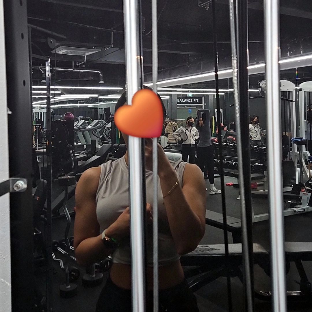 샘이랑 어깨운동 하니 아주 펌핑이 와따다 💪🏾
맨날 이랬으면 좋겠네 으흐흫히히헤헤헤헤ㅔ헤헤헤헤

#오운완