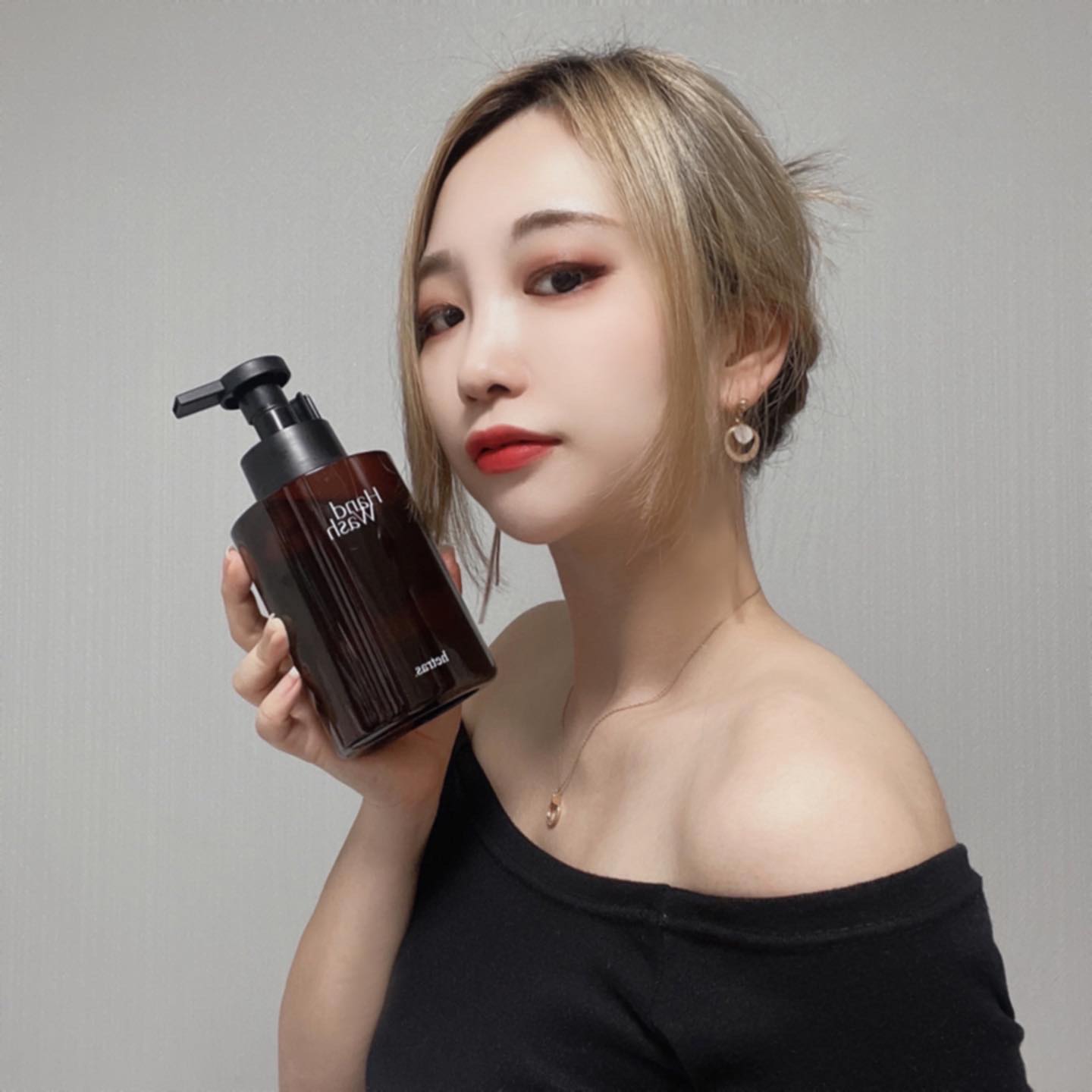 _
하루종일 고생한 손에게 향기로운 휴식 선물 :)

잔향이 너무 좋아서 핸드크림이 따로 필요없엉🪻🫧🌷

.
.
.
#협찬#헤트라스#헤트라스핸드워시#핸드워시#버블핸드워시#퍼퓸핸드워시#핸드워시추천#선물추천