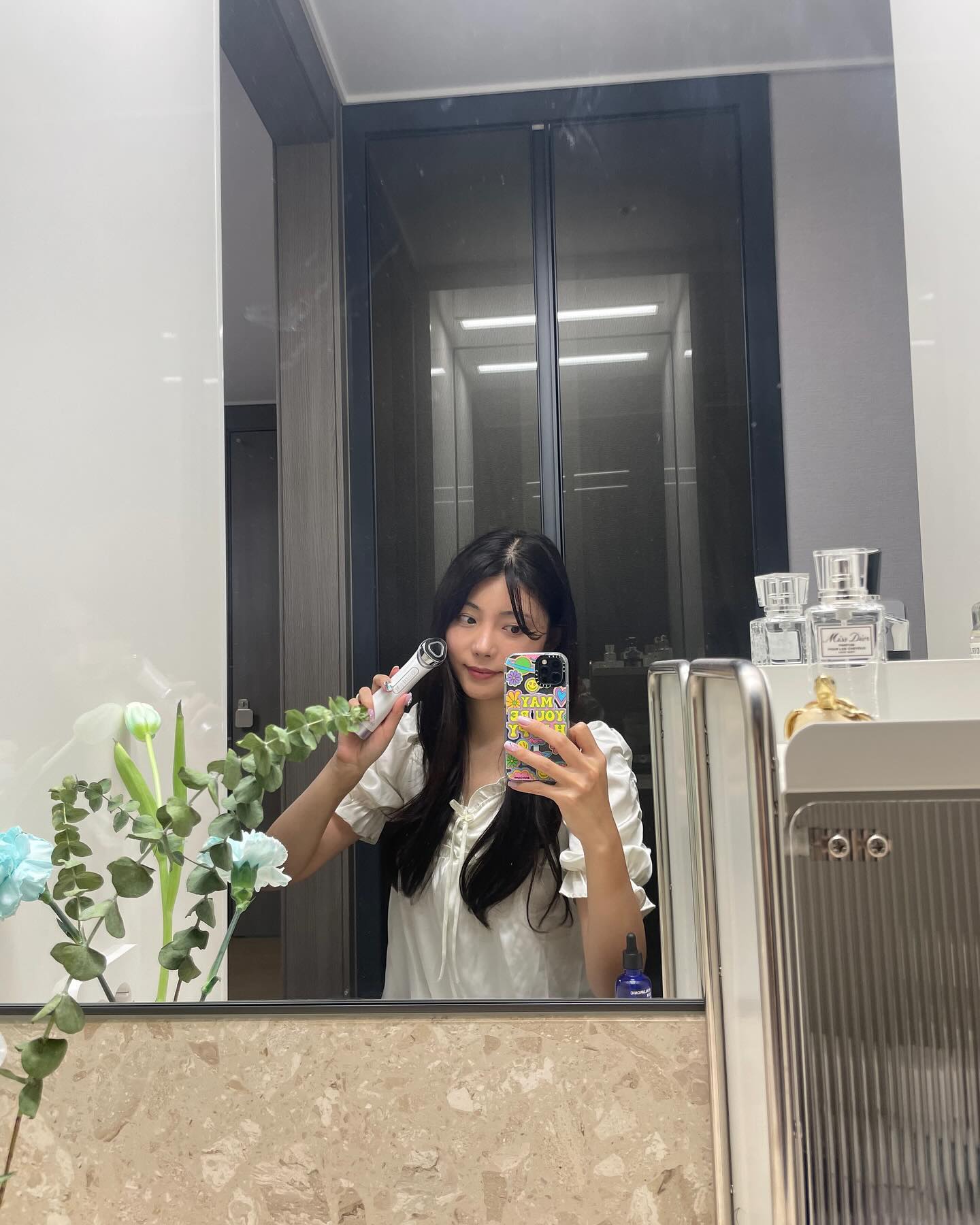 #협찬 하나의 디바이스로 다 할수있다니 넘나 편한것!
피부관리샵은 가끔 가지만, 홈케어는 매일 관리로 집에서 간편하게 관리해줄 수 있어 완전 좋아요💖

그립감도 좋고, 가벼운 무게로 홈케어, 여행 갈 때도 들고가기 편할듯! :)

✔️브라이트닝 모드 : 피부 투명도, 피부 각질, 피부결, 모공 넓이 등 개선에 도움을 주는 모드
✔️흡수 모드: 화장품이 겉돌지 않도록 해줘 화장이 잘 먹고 촉촉, 쫀 쫀하게 피부 컨디션을 올릴 수 있는 모드
✔️탄력 모드: 피부 처짐, 탄력, 피부 타이트닝 개선에 도움을 주는 모드

#협찬 #마데카프라임 #이보영마데카프라임 #센텔리안24마데카프라임 #뷰티디바이스 #얼굴마사지기기 #얼굴케어 #피부미용기기추천 #피부마사지기 #피부기기 #피부디바이스 #피부홈케어 #홈디바이스 #홈케어피부관리기 #동국제약마데카프라임 #물광피부 
centellian24