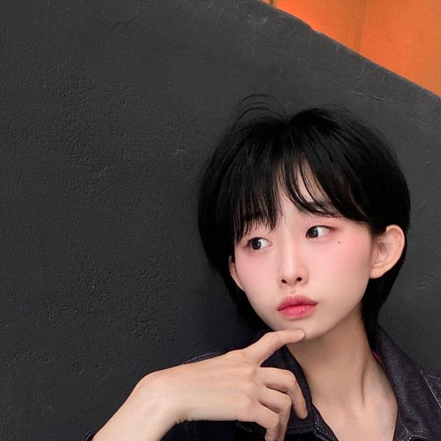 ʙʟᴇᴜᴜ ᴄʟᴏsᴇᴛ on Instagram: "#광고 평소에도 이지엔(@ezn_official) 푸딩 헤어컬러로 셀프 염색을 자주 했었는데요! 이번에 새로운 컬러들이 4종이 출시 되었다고 해서 사용해봤어요🩵 #쁠