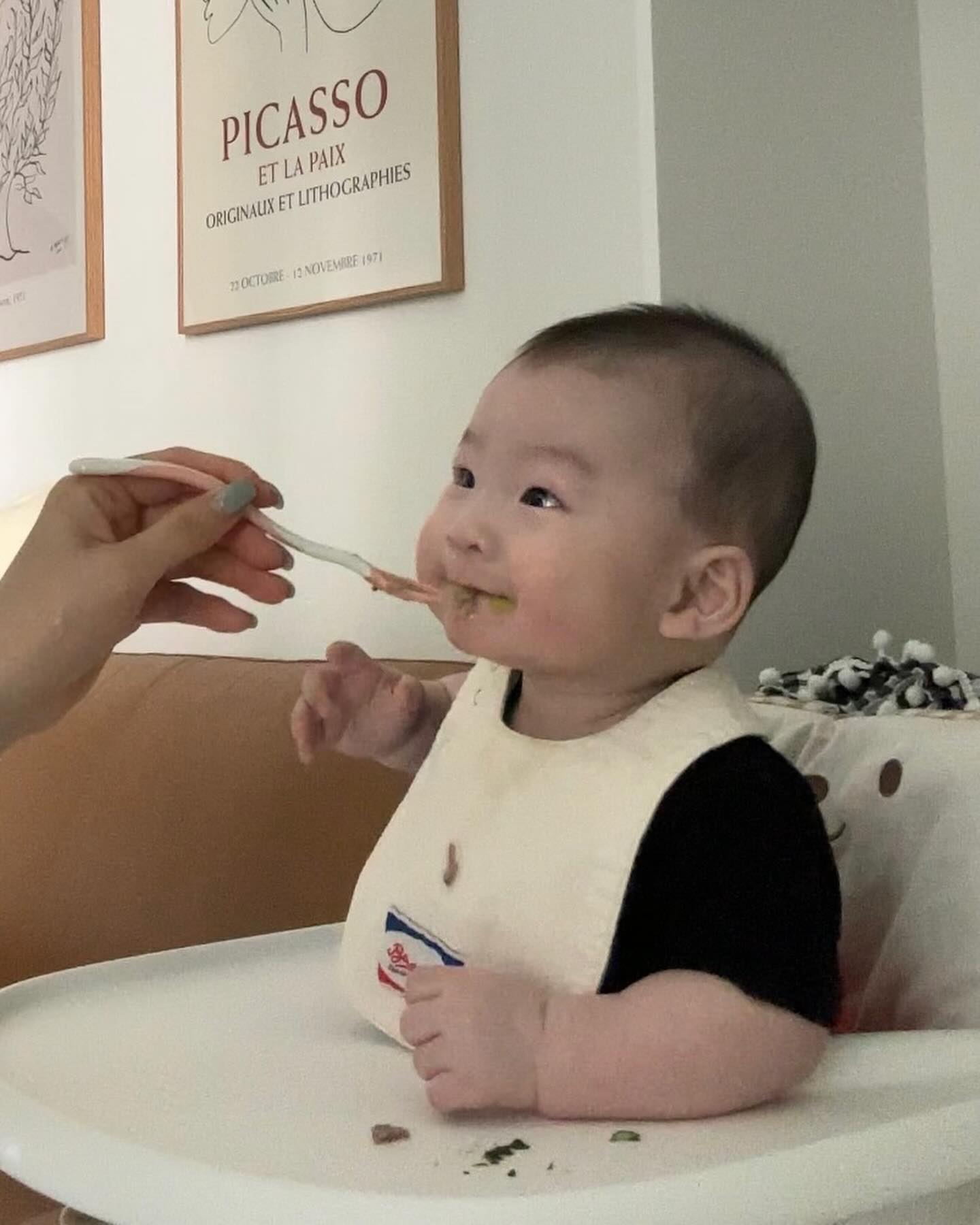 +191일차 

용맹이는 잘먹고, 잘놀고, 
조금 뒤집는 밤잠의 시간을 보내고 있어요!
특별히 아프지 않고 잘 자라줘서 감사하는 나날입니다. 
아가와 함께 저도 자라면서 감사함이 더 많아지는 것 같아요 🙏🏻 
엄마도 엄마가 처음이라 늘 부족한 것 같아 미안하고…
용맹이의 작은 모든 순간들이 소중하고 사랑스럽네요 🥹

#먹스타그램 #6개월아기 #이유식먹방 #아기먹방 #육아맞팔 #육아일기 #babyfood #babydaily
