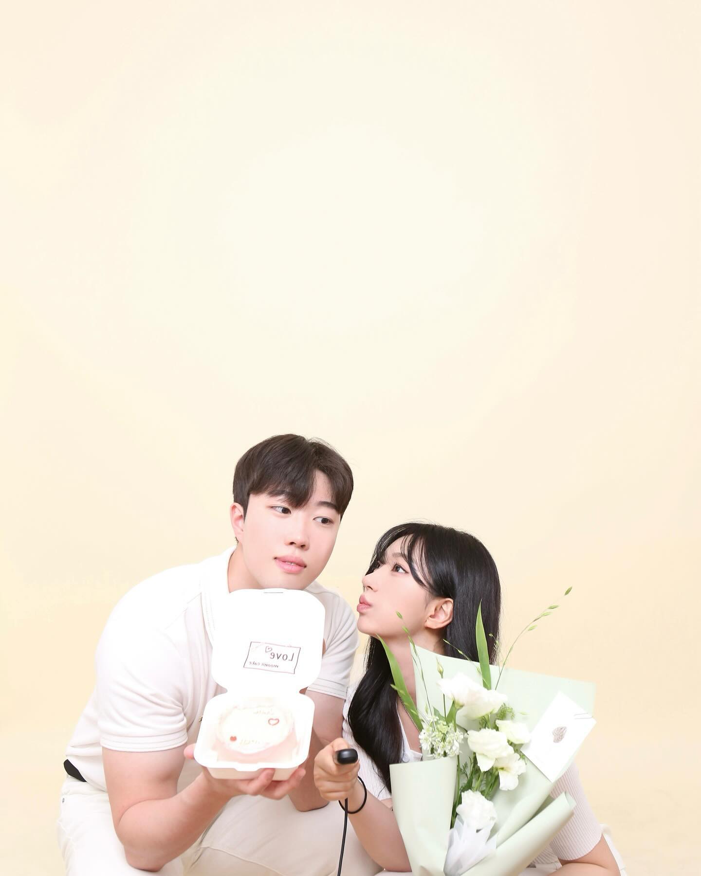 HBD+400♡

.

.

.

.
 #협찬 #오디티모드 #대전셀프사진관 #셀프사진관 #흑백셀프사진관 #대전흑백셀프사진관 #대전사진관 #대전오디티모드 #오디티모드대전점