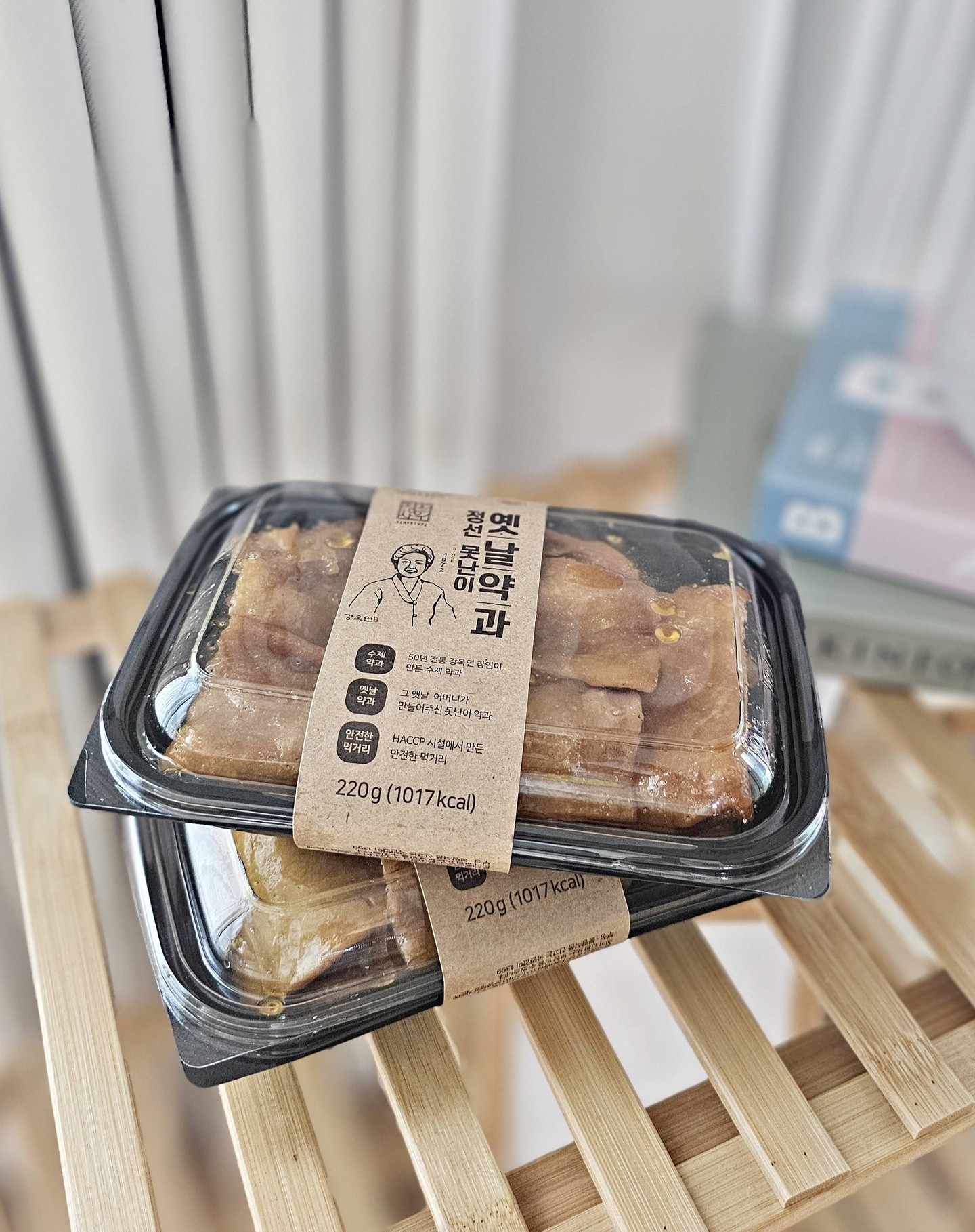 #협찬

약과 좋아하는 1인인데
수제 약과는 더 맛있어서 깜놀 !

추석 전 미리 준비해본
#정선사위 #수제약과

국산 쌀 조청으로 만들어져
건강한 단맛이 너무 좋더라고요.
게다가 많이먹어도 느끼하지 않아
간식으로 챙기기 너무 좋은듯요

100% 수작업으로 이루어져
모양이 각각 다른것도 재밌고
맛은 더 있어서 애정하게 되네요~

추석때 식사 후 간식으로
#못난이약과 어떠신가욤 ! 

#약과 #약과추천 #추석선물 #추석간식 #간식추천 #어린이간식 #온가족간식