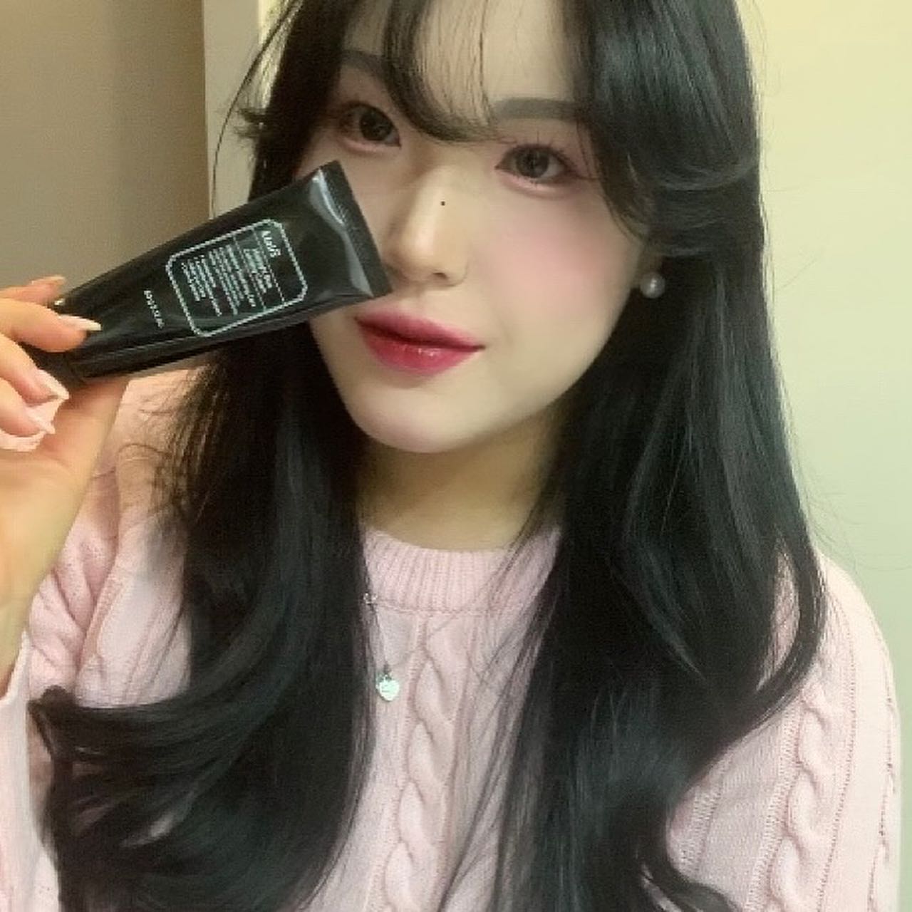 #제품제공 dear_klairs 🤍

아토피로 예민한 피부에게 찰떡인 크림이랑 세럼을 찾아버렸닥🙇🏻‍♀️
미드나잇 블루 카밍 크림과 세럼은 올리브영에서도 만나볼 수 있습니다,,🤍

#클레어스 #미드나잇블루유스액티베이팅드롭 #피부진정 #주름개선 #세럼 #올리브영 #올리브영추천템