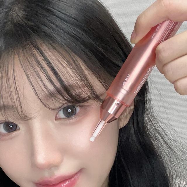 복치 on Instagram: "#광고 @medicube_korea 1/22 출시한 따끈따끈 신상 메디큐브 콜라겐 글로우 부스터 세럼💉 이거 쓰고 난 뒤로 피부에 광이돌고 화장이 너무 잘먹어요😖🩷 -물광 부스터 단 한 샷