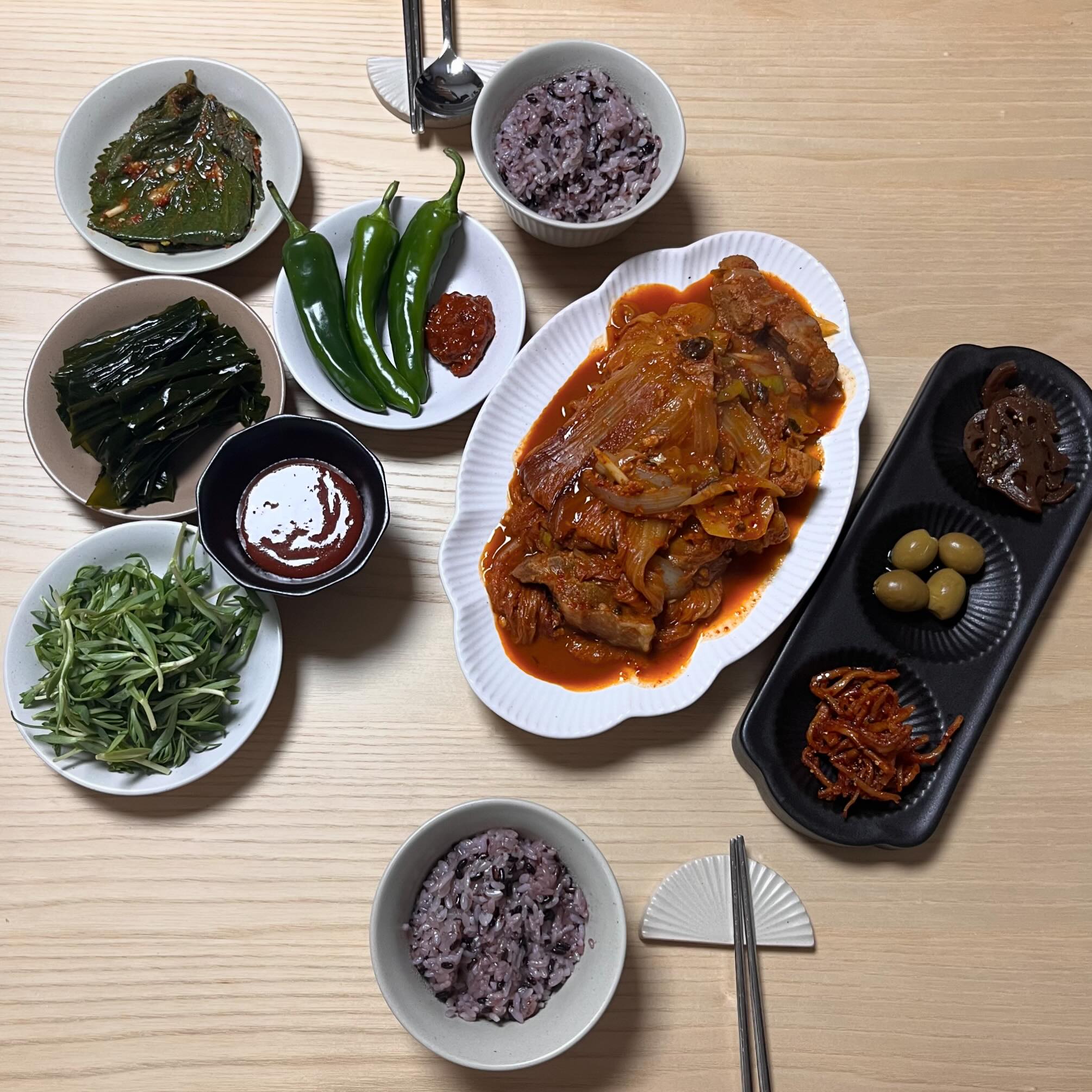 오랜만에 실력발휘✌️
오빠가 계속 맛있다며 밥 두공기 먹은 날😝뿌듯해🫧🫧
이제 다시 맛난거 많이 해줄께 💙🩵💙🩵