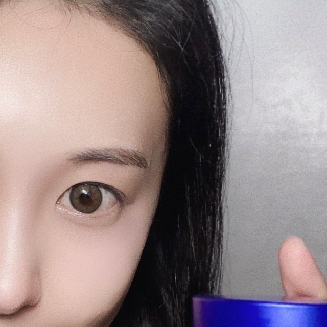 Kim Haeun ⭐️daily💕 on Instagram: "#광고#협찬 모공라인은 역시 믿고 쓰는 메디큐브🙌 단 하루만에 늘어진 모공을 리프팅하는 메디큐브 제로 모공 원데이 크림 😁💙 여름철에 더 번들거리는