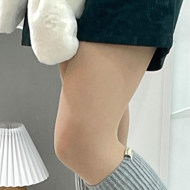 정민정 on Instagram: "#광고 #ad #제품제공 @the.nukknukk @marun5_official 넉넉 2WAY 리브드 니트 레그워머 -라이트 그레이 도톰한 두께의 포근하고 부드러운 니트소재의 코디 포인트를 줄 수 있는 레그