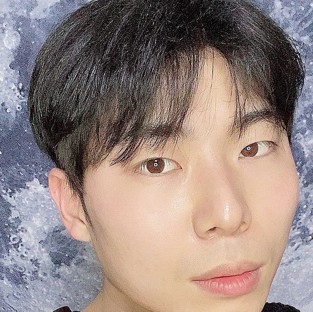 정용 on Instagram: "#협찬 [ ✨ 아이젠틀맨 콜유마인 향수 ✨ ] . 진저 하이볼 좋아하세요? 그렇다면 이 향수에 취하실 거에요~ 오늘은 아이젠틀맨의 니치향수를 하나 가져와봤는데요! .