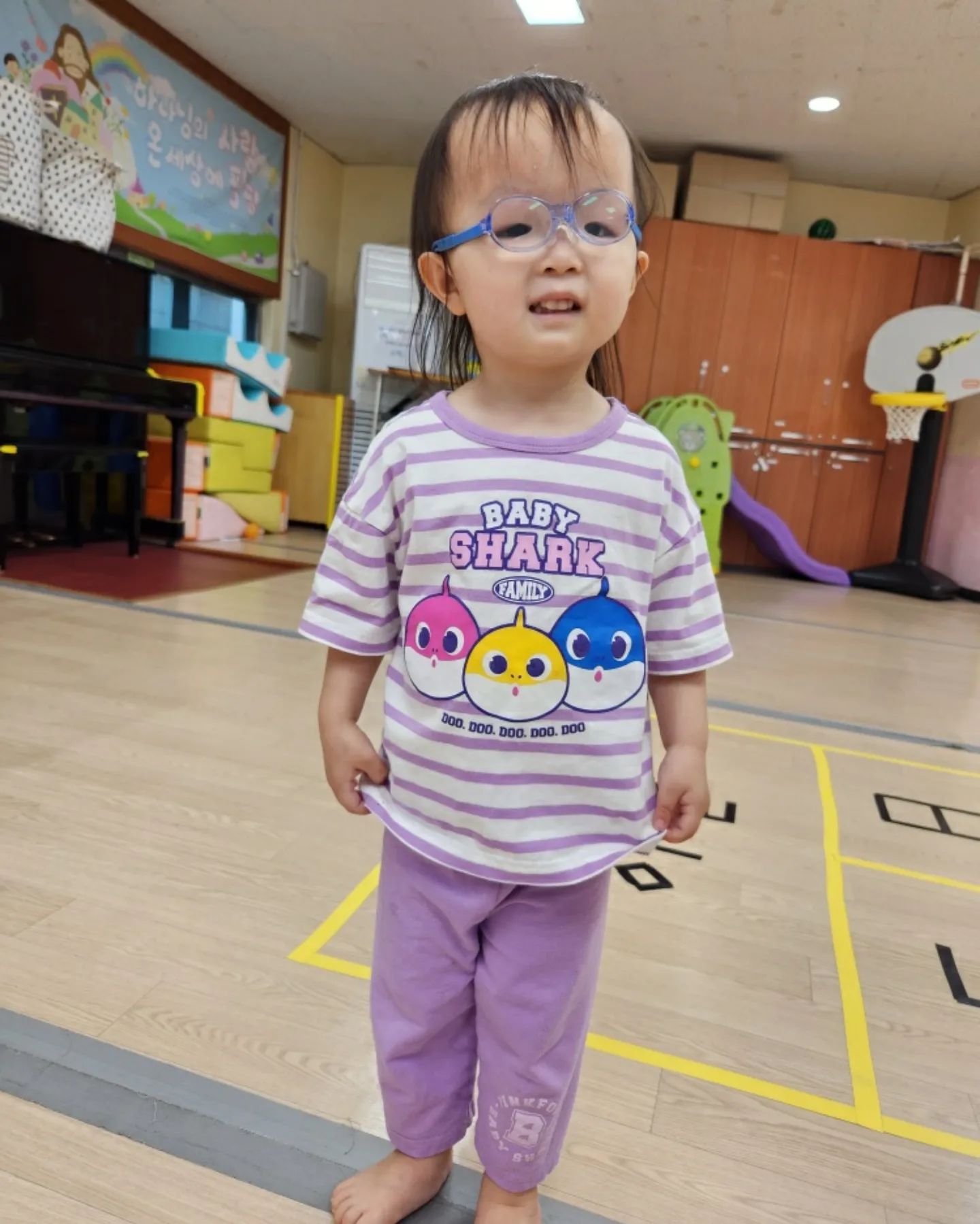 #첫줄

2024.06.07 금요일

오늘은 하은이가 좋아하는 체육하는날❤
원판으로 까꿍놀이도 하고 머리에 쓰기도 하고 손으로 빙글빙글 돌려보기도 했어요. 원판으로 하는 활동이 재밌는지 싱글벙글하는 공주❤

#럽스타그램💕 #부부스타그램💕 #부산부부스타그램💕
#신혼부부스타그램💕 #육아스타그램 #하은공주 #생후914일차 #사하구아기 #하단 #행복이 #소띠아기 #딸 #소통 #사하구맘 #행복이맘 #소띠맘 #하은맘 #딸맘 #도치맘 #육아 #육아소통 #30개월아기 #키즈노트알림장 #만2세반 #감사2반