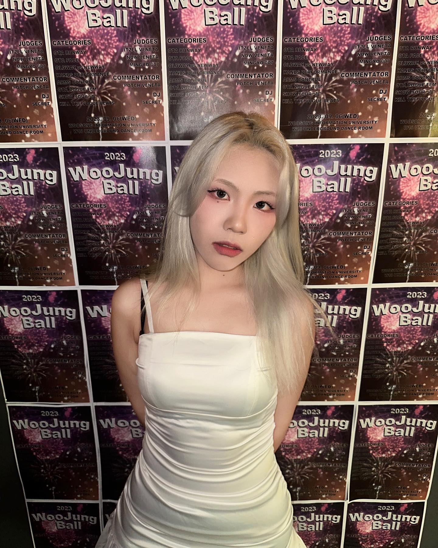 🪩Woojungball🪩

뒷북으로 올려보는 비전공자를 위한 우정볼...💖
런웨이, 페이스, 보그팸 다양하게 후회 없이 즐긴 거 같아서 너무너무 재밌었습니다 열어주셔서 감사합니다🤭 내년엔 꼭 지피를 얻을 수 있길 바라며...

볼 열어주신 나우선배님, 이젤선배님, 민교선배님 너무 감사합니다🙇🏻‍♀️🩷
챈트 열심히 해준 포치, 우송의 디제이 해일선배님, 사진과 영상 찍어주신 하나선배님, 가흔선배님, 그리고 핑크, 먀오, 수민이까지 너무너무 고생 많으셨습니다💖