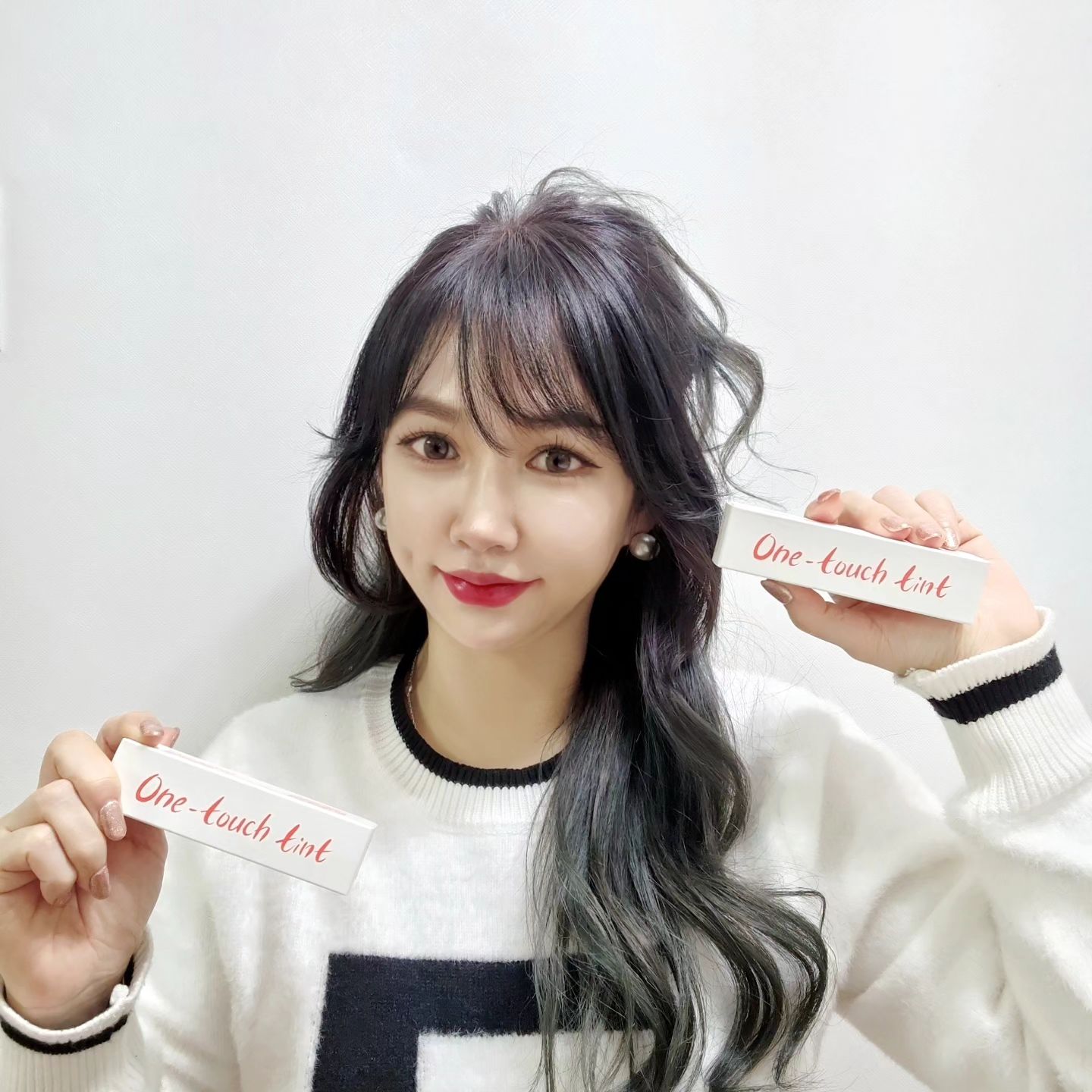 #협찬 societte.official  
#소시에떼 #면봉틴트 
요고 완전 신박하네요오〰️ 

개별 포장되어 있어 위생적이라 
매일 매일 새틴트를 사용하는 느낌
가방에 쏙 #수정화장 하기 딱이에요
발색력도 유지력도 넘나 만족쓰ദ്ദി* ॑˘ ॑* ）
   
묻어남이 적고 보송한 립
#지속력좋은틴트 원하신다면
한번 사용해 보시길 추천드려욤! 

  
 
  
societte.official
#원터치틴트 #신박템 #발색좋은틴트 #틴트추천 #데일리립 #소시에떼틴트 #학생틴트 #학생틴트추천 #여행필수템 #뷰티모델 #뷰티스타그램 #kbeauty