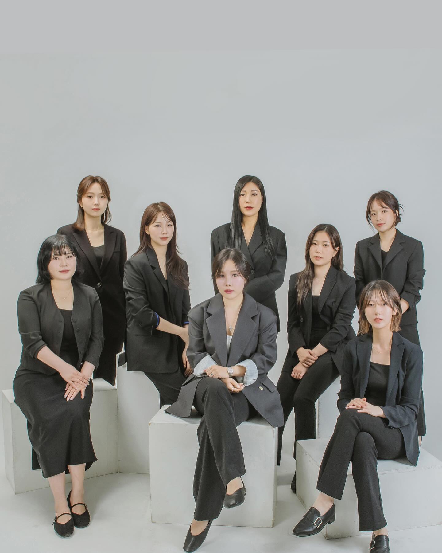 스토그래피들 단체샷 🖤

퍼스널컬러 진단 / 퍼스널 컬러 교육(자격증)
골격 진단 / 골격진단 교육 (자격증) 
개인, 기업 관련 사진 촬영 / 헤어 메이크업

등등을 하고 있습니다 편하게 연락 주세요! 

#먼지나방 #먼지나방스토그래피 #스토그래피 #퍼스널컬러진단 #골격진단 #사진촬영 #프로필촬영 #헤어메이크업
