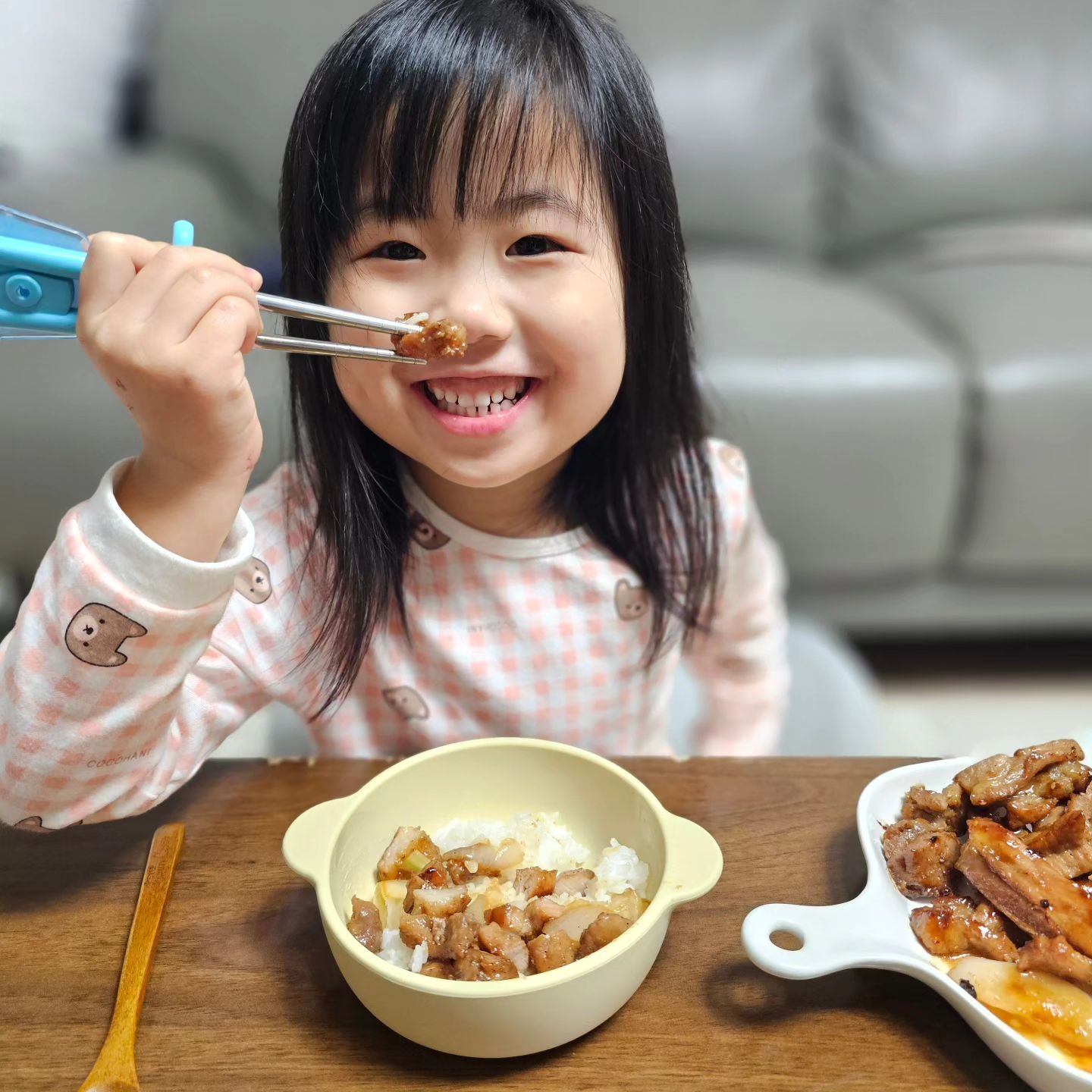 고기가 먹고싶다는 그녀를 위한 양념갈비
근데 좀 짜구먼...

#육아일기 #육아소통 #일상