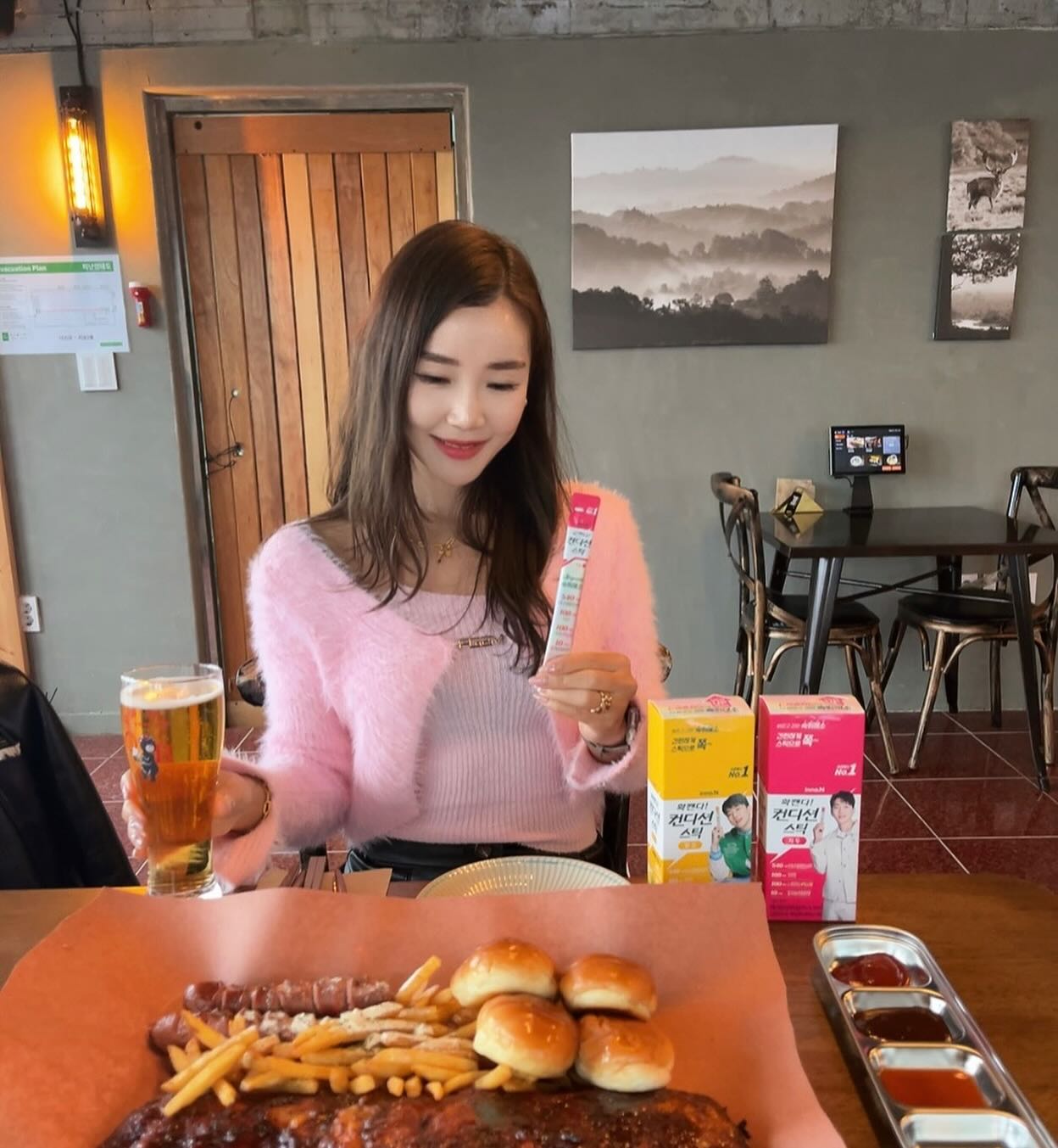 #협찬 #컨디션스틱 #컨디션스틱망고맛 #컨디션스틱자두맛 #컨디션젤리 #컨디션 #확깬다컨디션 #젤로판타스틱한상태 #확깨는상태 #숙취해소제 #숙취해소

✨컨디션스틱 망고&자두맛✨

숙취해소제 NO.1 브랜드 ’컨디션‘에 나온 
젤리형 숙취해소제 신제품 소개해요

기 제품인 그린애플, 컨디션맛을 포함하여
망고맛, 자두맛 2가지 새로운 맛 추가로
총 4가지 맛을 취향에 따라 즐길 수 있어요

컨디션 스틱에 ’아르기닌‘과 ’비타민 B군‘을 추가하여 
확실하게 숙취해소에 도움을 줄수 있어요

물없이 맛있고 간편하게 즐길 수 있어서
술마시기전 1포 술마시고 1포 먹으면
다음날 숙취로부터 해방되서 꼭 챙겨먹어요