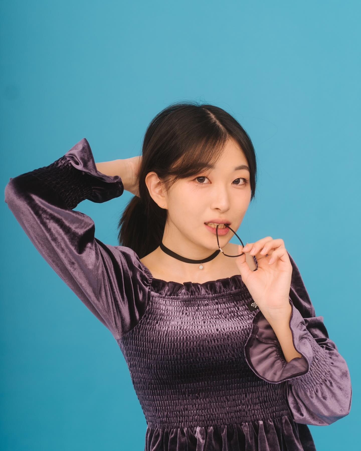 😽💕
-
photographer : tobiya_pic 
곰인척 하는 여우,,,를 하고 싶었지만 
스물셋 노래가 안 보여서🥲,,, 
그래도 예쁘게 봐주세요•••🫶🏻,,,