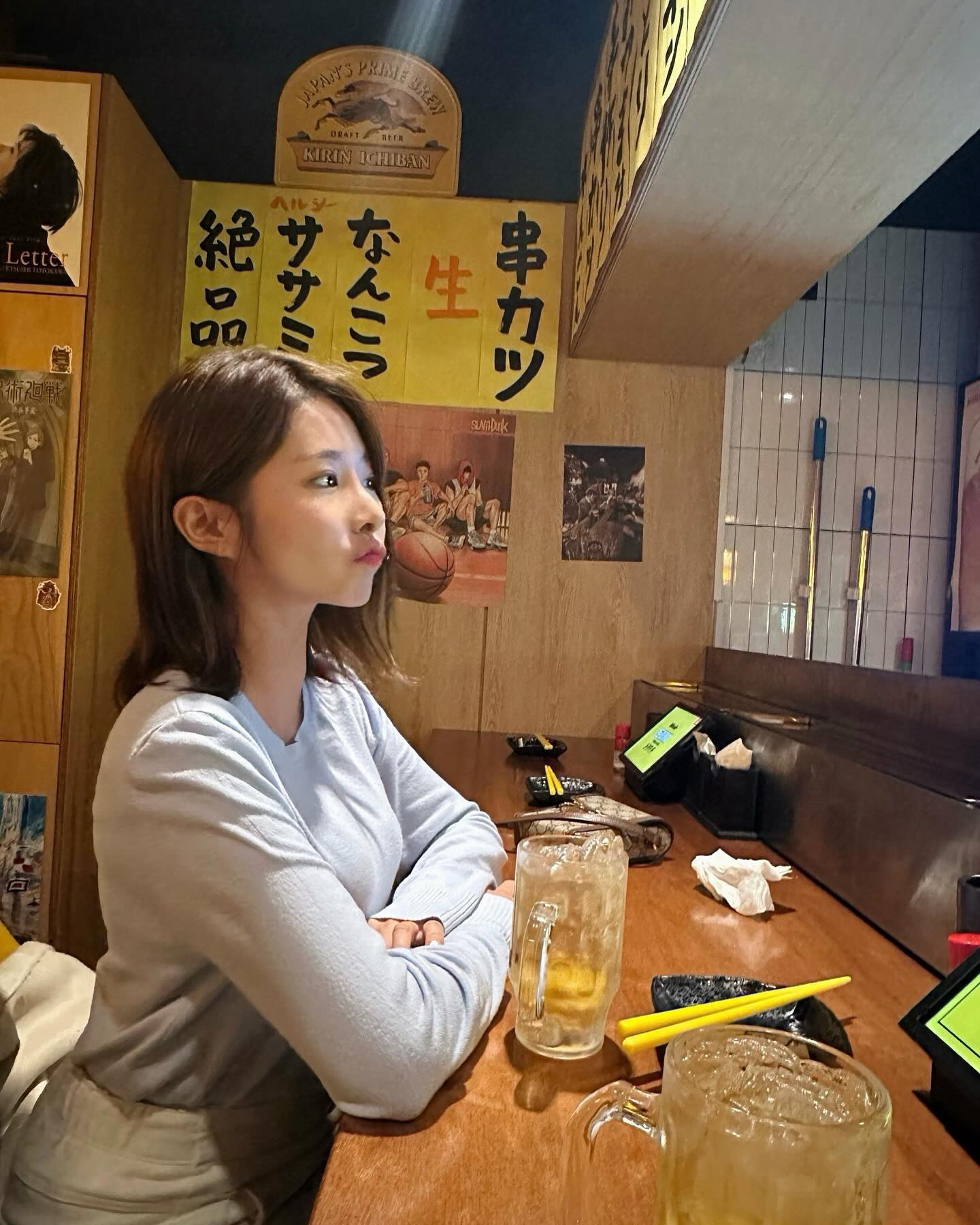 서로 미워하지 않고 그저 예쁜 시선으로 바라봐주는게
그리 어려운 일이 아닌데,
왜 모든 세상 사람들이 나 같지 않을까 
원망하고 힘들어한 적이 많았다
지금은 나랑 생각이 통하는 동지 몇이 있다는 것 만으로 너무나
감사할 따름이다
나와 생각이 통하지 않는 사람들은 그냥 그러라고 해
이 마인드로 살아가니 훨씬 더 편해지고 있다
점점 나아가고 있는 #내삶 에 너무 감사해 모두가 그렇길 바라💛
