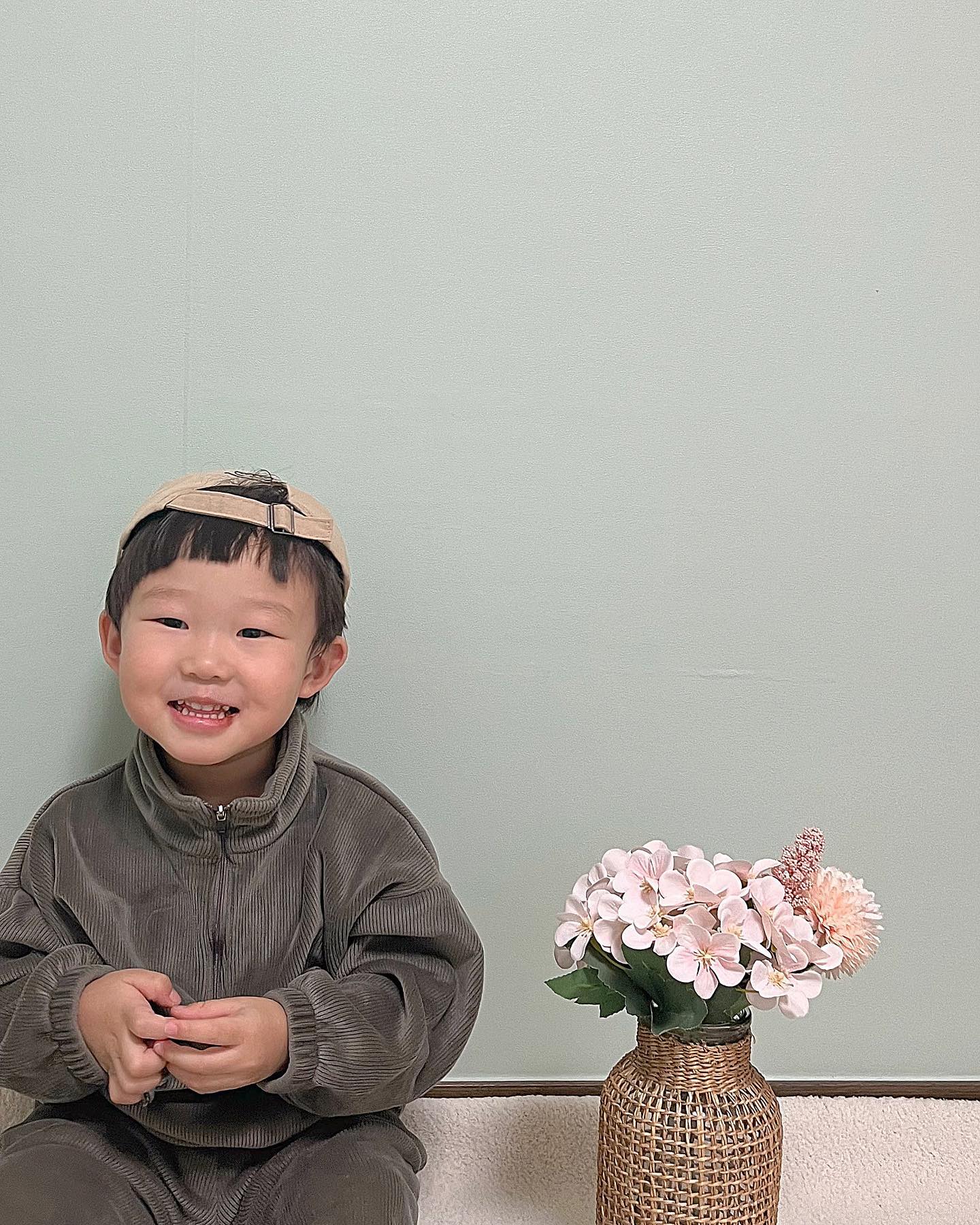 ♡ᩚ

 
D-day 꼼꼼이 출산날
꼼꼼이 유도분만하러 몇시간 자고 병원가야대는데 슬슬 무서워😅

예하니가 엄마 응원마니하고있어죠 🤍
울지말고 사진처럼 웃고 잘놀고잇어🤍 

사룽해 정예한 🤍

#첫째의삶 #잠시이별 ㅜㅜ