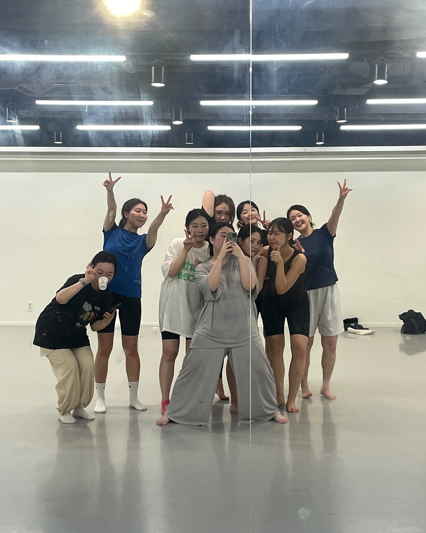 워아걸 1주년 기념 홈트 정모를 마지막으로
한 주 마무리 🗓️ workoutgirls_s