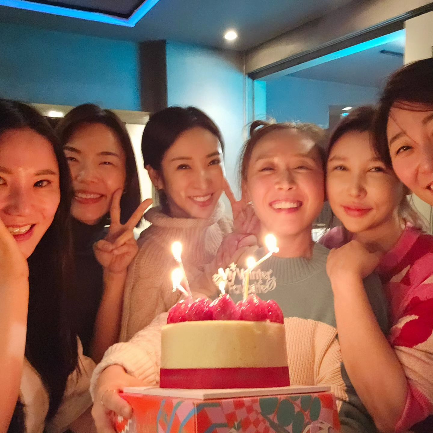 모두가 행복한 2023♡
연말모임~~^^♡

#용산다움 갔다가 ㅋㅋ 왕창 먹음 ~ #모임