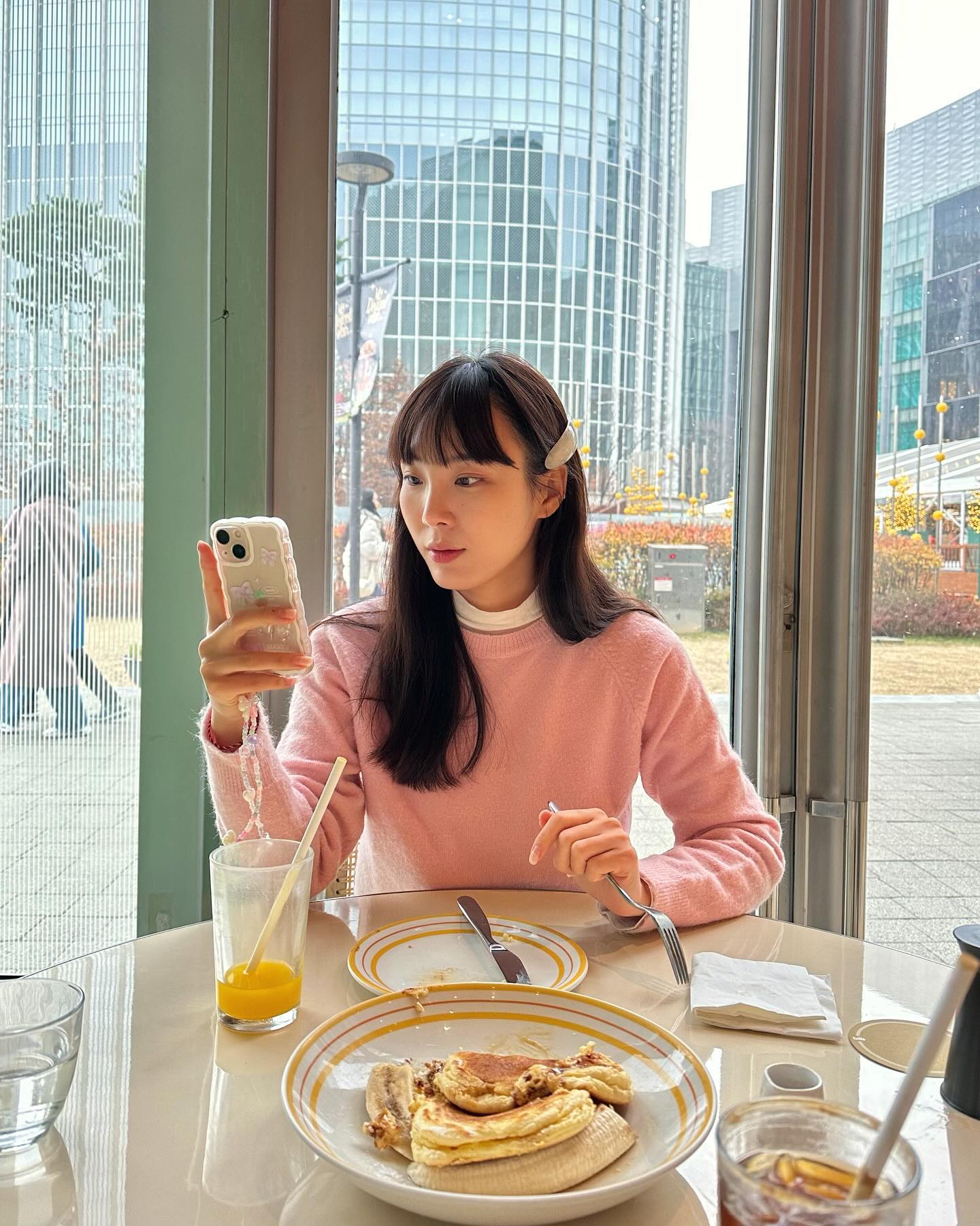 시즌아웃을 외침과 동시에 포동포동해진 나의 볼따구🐷 
🙋🏻여러분 잘 지내시죠~? 
다들 시즌아웃하면 뭐하는지 궁금,,