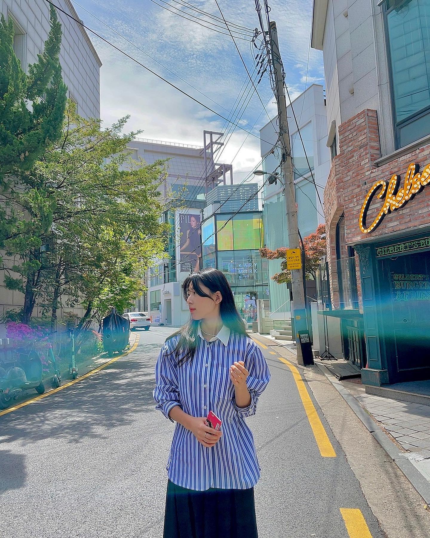 미쉐린 가이드 #미미면가 본점 다녀왔어요 😳♥️
신사동에서 살 때 매번 줄이 길어서 포기했는데이번엔 웨이팅 없이 운 좋게 들어갔어요! ✨
-
큼지막하고 바삭하 새우튀김,, 🍤말해무해 ㅠㅠ 
탱글탱글 흠잡을 곳이 없었어요 
🍜면발도 쫄깃쫄깃하고 마지막 국물까지 너무 완벽 그 자체! 🤍

정말 만족한 한 끼😎

🏠미미면가 본점 mimiholic1206 
📍서울 강남구강남대로160길29
⏰11:30 - 21:30
🚗도산대로15길35 주차 ->1시간4천원
✔튀김이미쳤따,,