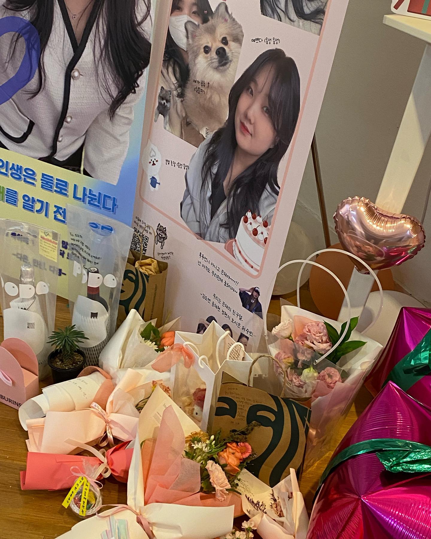 [09.11-09.14] 전시 주간 동안 자리 지키지 못했는데도 와주시고 축하해 주신 분들 정말 감사합니다🥹 선물들도 너무 감사하고 방명록이랑 편지도 평생 잘 보관할게요💝