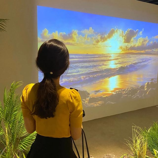 은지 on Instagram: "- #광고#협찬#로그아웃 . 바쁘다바빠💦 현대사회에서 벗어나 편안하고 멍 때리면서 보게 된 전시 . 각 태마(view point)가 연결 되어있다! 현실에 지친 나의 모습을 투영시켜 자