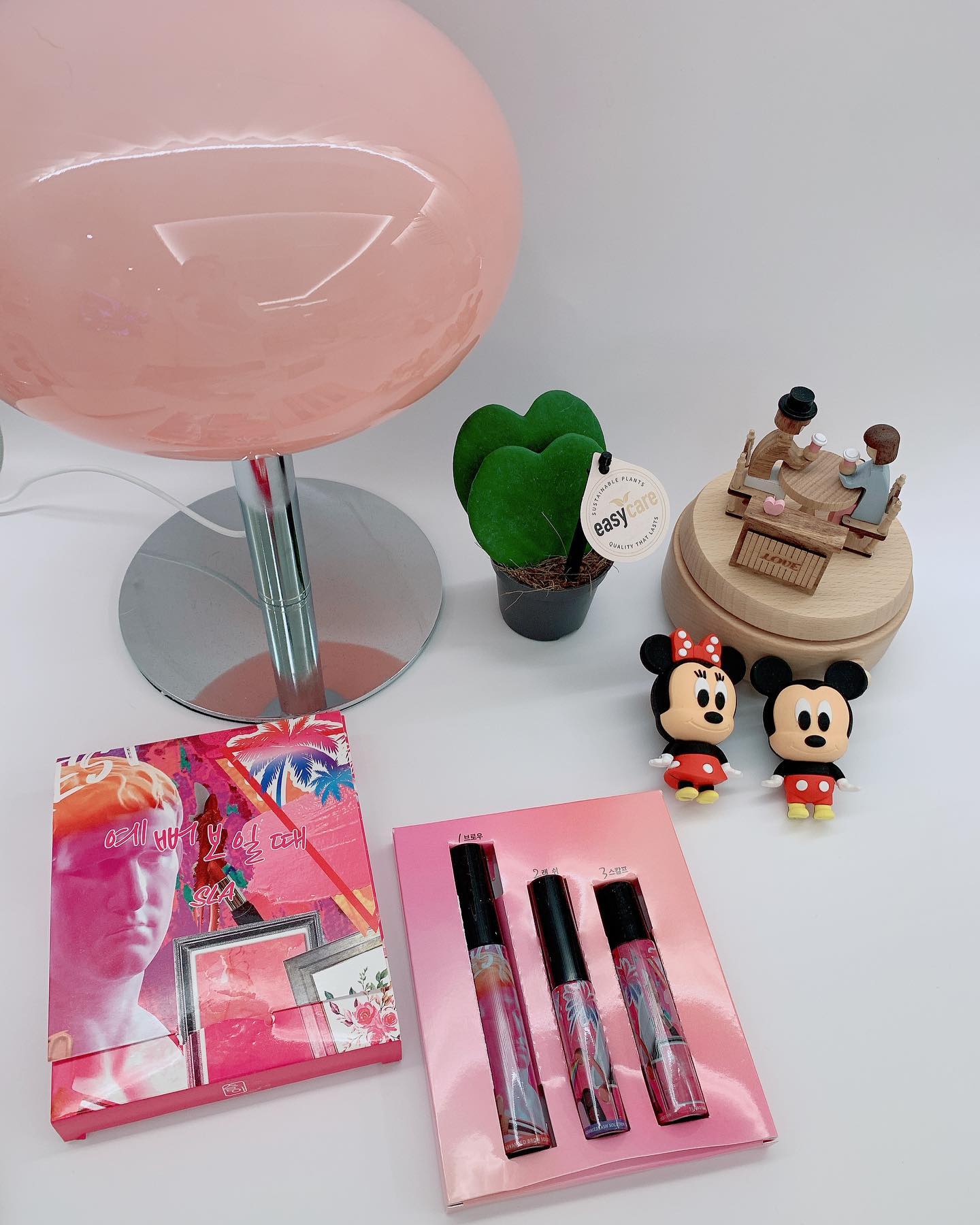 🌸 슬아뷰티 영양제 3종셋트🌸

✏️어드밴드스드 솔루션✏️

1.브로우솔루션
2.래쉬솔루션
3. 스칼프솔루션

✔️천연방부제 &영양성분 

✔️이런분께 추천합니다✔️
▪️모발이 처지고 힘이없는분
▪️자극없는 순한영양제 찾는분
▪️시술후에도 사용가능한 안전한 제품
▪️눈썹이나 속눈썹이 부족, 손상되신분

😁 3단계로 눈썹,속눈썹,두피 한번에 케어가능해서 편했고 브러쉬도 탄탄하고 고급졌다. 두피제품은 롤로 되어있고 바르자 마자 두피청량감이 좋았다.😁

💕슬아 뷰티로 같이 예뻐져요💕

#속눈썹영양제 #속눈썹영양제추천 #속눈썹영양제후기 #슬아뷰티