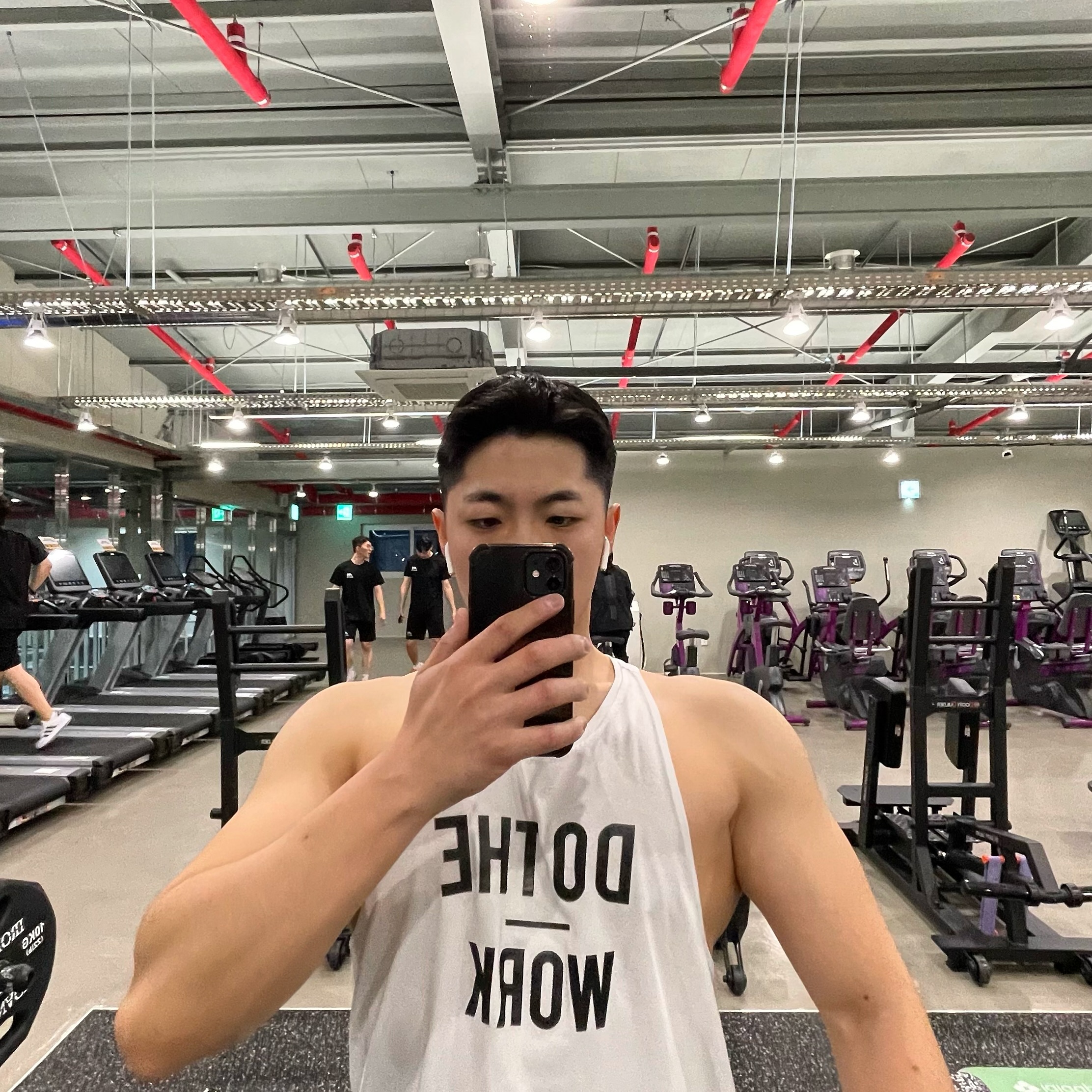gem의 대회일지 89일차📝

어제 푸쉬운동은 조진것 같았는데
생각보다 가슴에 근육통이 쎄게 오는거보면
마냥 나쁘진 않았나보다

그런 의미로 오늘은 풀데이
데드를 메인으로 로우계열로 당기면서
이두와 복근까지 야무지게 먹었는데
밥 줄었다고 힘이 떨어지는게 
바로 느껴져서 아쉬웠다😭

그래도 할 땐 항상 최선을 다하기!🔥🔥🔥

#오운완 #스포츠모델 #대회준비 #89일차
#헬스 #헬스타그램 #운동하는남자 #운동하는여자 
#운동하는직장인 #운동소통 #다이어트 #바디체크