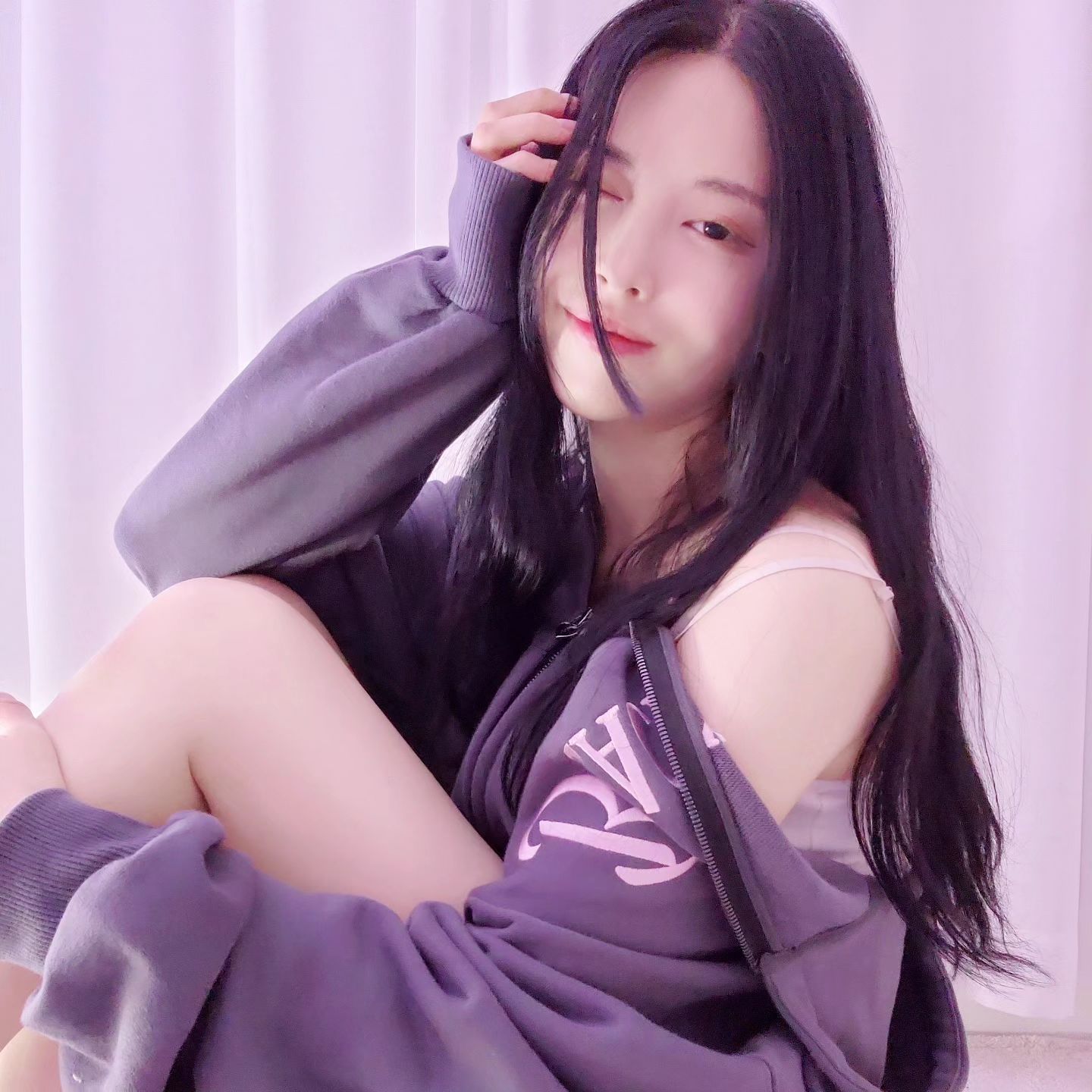 퇴근 빨리해서 낮잠 잤다아♡
블핑 후드집업 이지롱~햅삐🤍