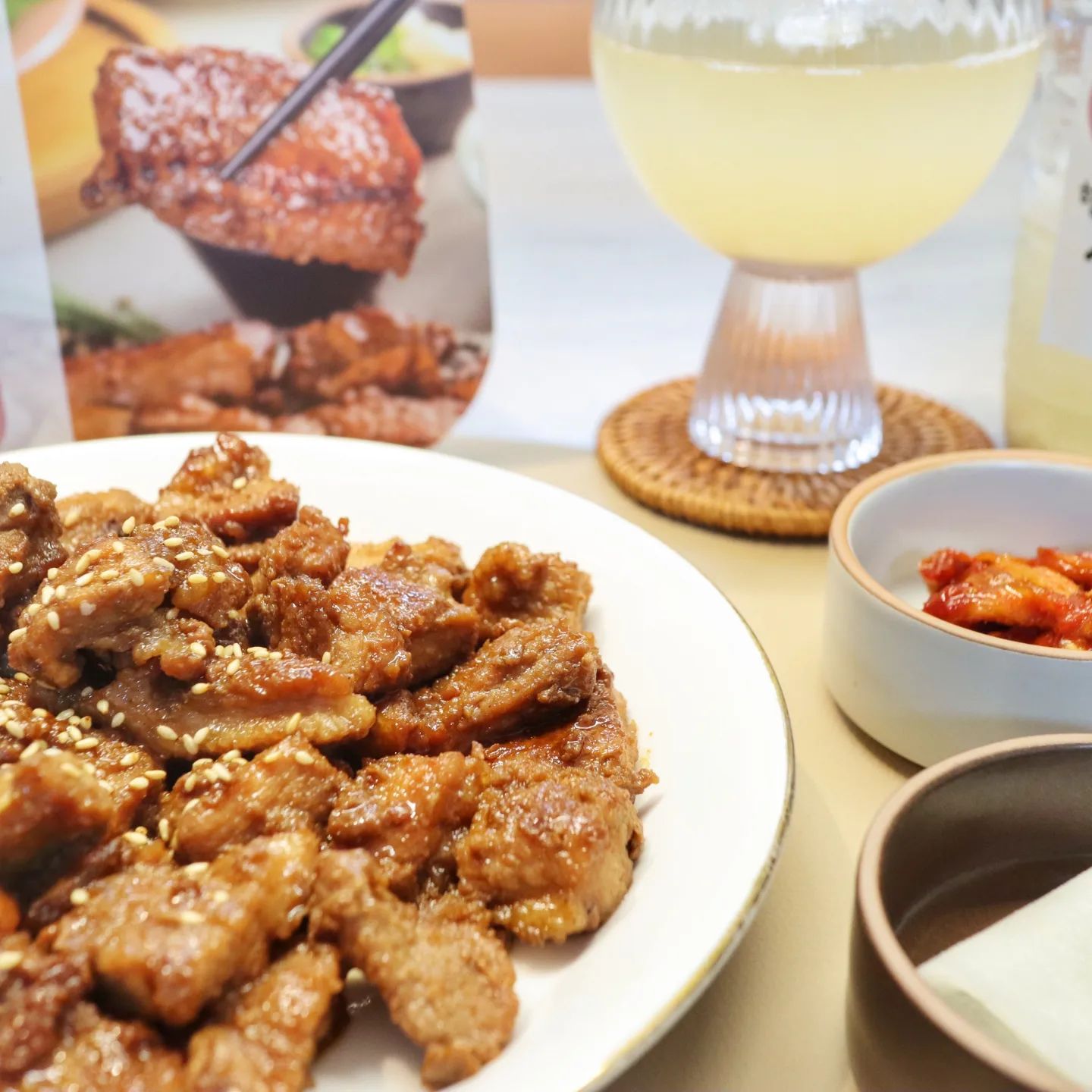 #광고 sodamsodam2020.co.kr

2대째 이어온 30년 노하우의
돼지갈비맛집 소담소담🍖🥩

누적 20만팩이나 팔려나간 검증된 맛도리 갈비인데요~
무색소, 무방부제, 국내산 과일야채로 만든 천연양념이
달콤짭짤하니 맛있어서
아이들 밥반찬으로 완전 최고에요!!

고기 없으면 밥 안 먹는 울 아이들도 안심하고 줄 수 있는
무항생제 양념갈비구요
고기가 두툼하고 양도 푸짐해서 넘 좋네요ㅎㅎ

그리고 고기 먹은 후엔 입가심으로
달다구리 식혜까지~~
이 조합 완전 애정합니다❤️

#소담소담 #무항생돈 #양념갈비 #돼지갈비 #캠핑 #선물 #갈비맛집 #설날선물 #아이음식 #밥반찬 #요리하는여자