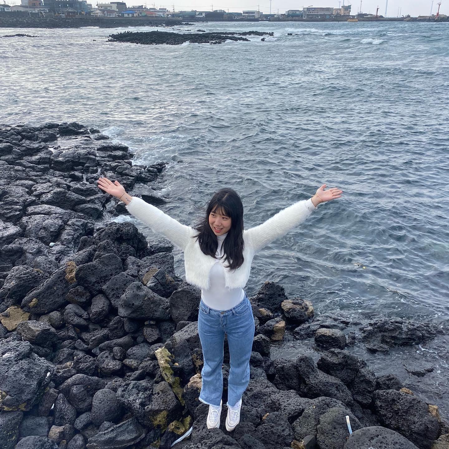 찐 행복웃음 가득했던 제주도 1일차 ♡〜٩( ˃́▿˂̀ )۶〜♡
.
.
.
.
.
#20231127 #제주도 #여행 #떠나요제주도 #제주서쪽 #첫째날☝️
#일상 #데일리 #daily #힐링 #셀카 #셀스타그램 #셀피 #selfie
#ootd #instagood #얼스타그램 #제주바다🌊 #민지_제주🍊