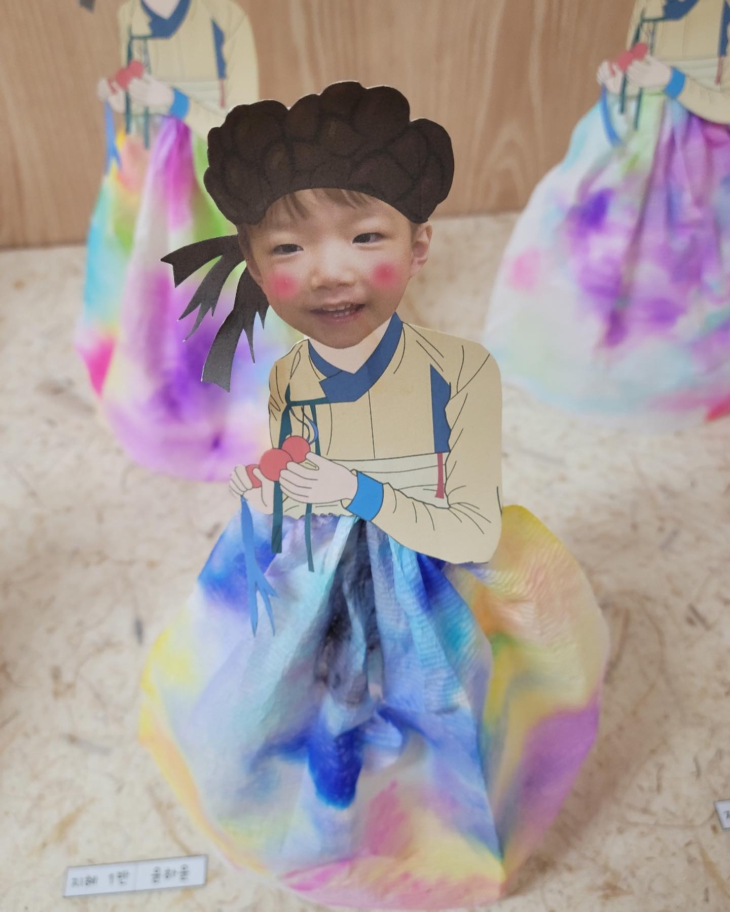 ⭐️윤하윤 가을전시회⭐️
어머니 꼭 오시라고 했는데 내가 못가고 청양할미가! 그동안 어린이집에서 해왔다고 하니 뭉클🥺