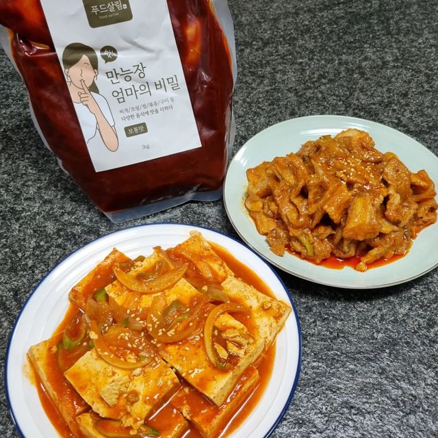 장남매맘😄 on Instagram: "#광고
푸드살림 쉿! 만능장 엄마의 비밀을 소개 할게요
복잡하고 어려운 레시피 상관없이 누구나 쉽고 맛있게 요리 할 수 있어요

만능장에는 두가지맛이 있어요
✔️보통맛은 일반적인 고추장 맵기
✔️매운맛은 부담느럽지 않은 맵기

집밥을 먹고 싶은데 요리가 서툴고 어려운 분들도 걱정 없이 만들 수 있어요
입맛이 없는날, 한끼 간단히 해결 할 때, 캠핑장 여행 갈 때, 매운걸 선호 할 때 등 만능장으로 간단히 즐겨요

맛을 위해 최소한의 설탕이 첨가되어 찌개, 조림, 찜,볶음, 구이 등 다양한 요리를 할 수 있어요

캠핑장이나 여행을 갈 경우에 그대로 가져가 사용하기 좋고 간편하게 요리를 만들어요

숟가락 따로 필요 없이 양념을 쭉 짜 위생적으로 사용 가능하며 튜브형이라 간편해요

저는 아이들과 먹으려고 보통맛으로 했어요
온 가족이 좋아하는 두부조림과 제육볶음 떡볶이를 만들어 먹었어요

다른 양념이나 재료 추가 없이 만능장 그대로 넣고 했는데 아이들도 맛있게 잘 먹어요

어느 누구나 맛있는 요리를 만들 수 있어요🙂

 https://me2.do/GyyFhNzP 

#광고#양념장#만능장#만능양념장#제육볶음양념#매운탕양념#비빔국수양념장#팔도비빔장#고추장양념장#집밥#자취생 양념장"