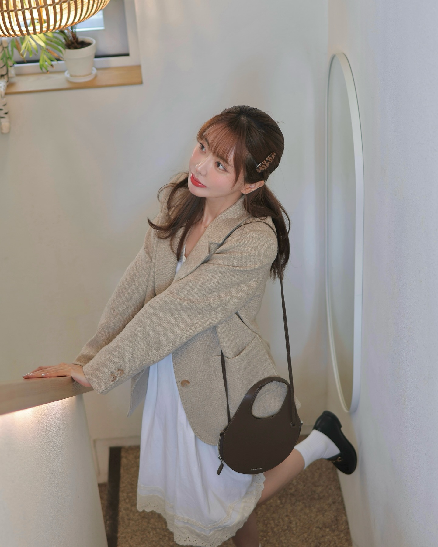 #광고 roem_official 

이젠 진짜 가을자켓 꼭 챙겨야할 때➿🍂	
데일리룩, 데이트룩으로 입기좋은 정소민님 pick! 으로 알려진 로엠 테일러드 울자켓. 가을,겨울 데일리로 입기좋은 도톰한 재질로 가디건이나 원피스와 함께 레이어드해서 입으면 더 이뿌다➰ 
	
착용 제품 | 로엠_테일러드 울자켓_베이지	
	
#로엠 #ROEM #RMTD #출근룩