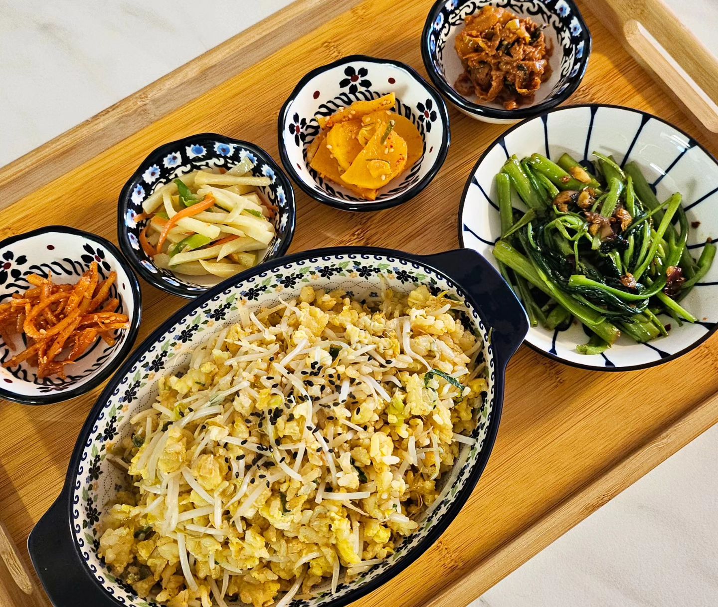 🍽

#숙주계란볶음밥 에 #모닝글로리볶음 후다닥
#진미채볶음 #감자채볶음 #단무지무침 #볶음김치